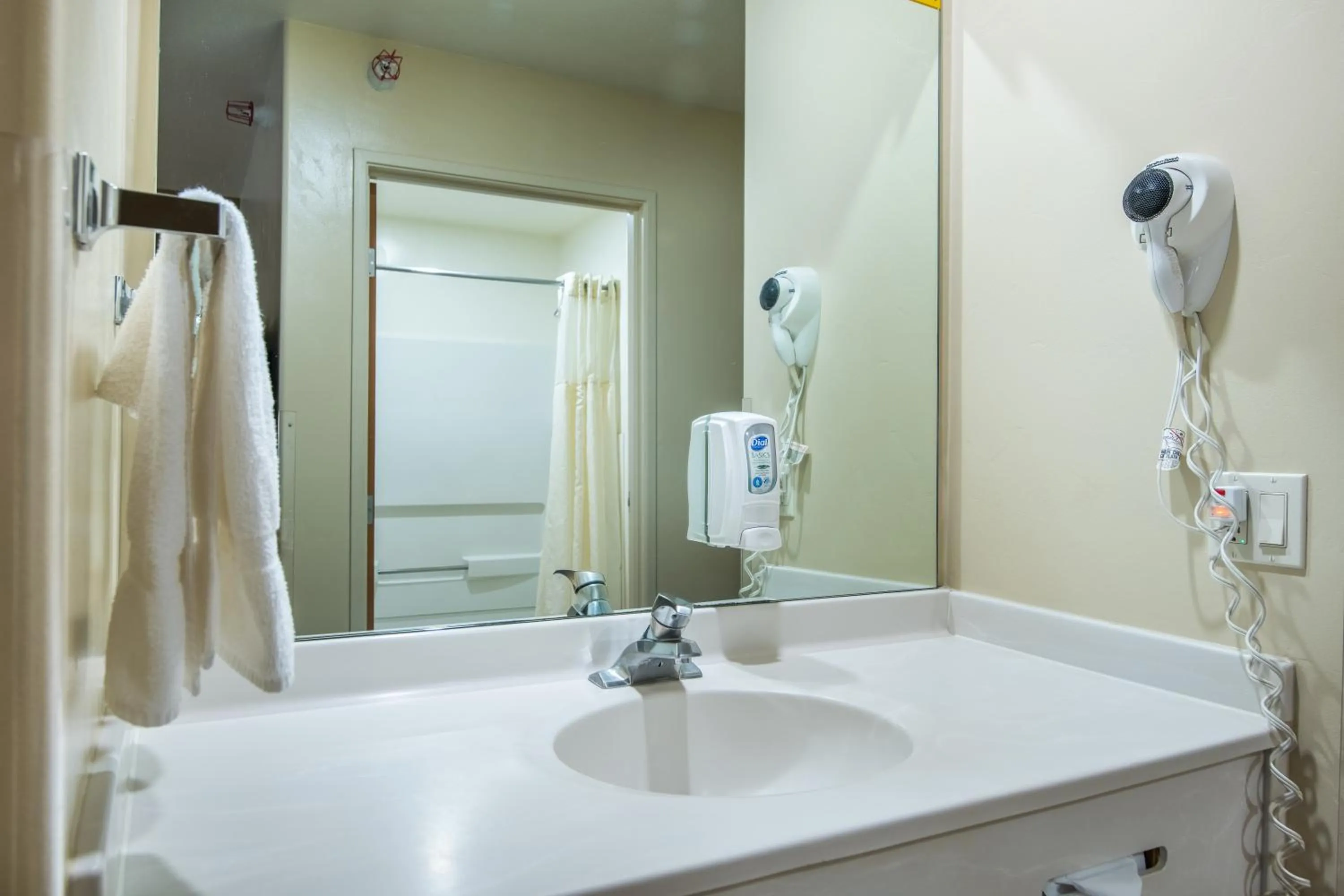 Bathroom in Glenwood Springs Cedar Lodge