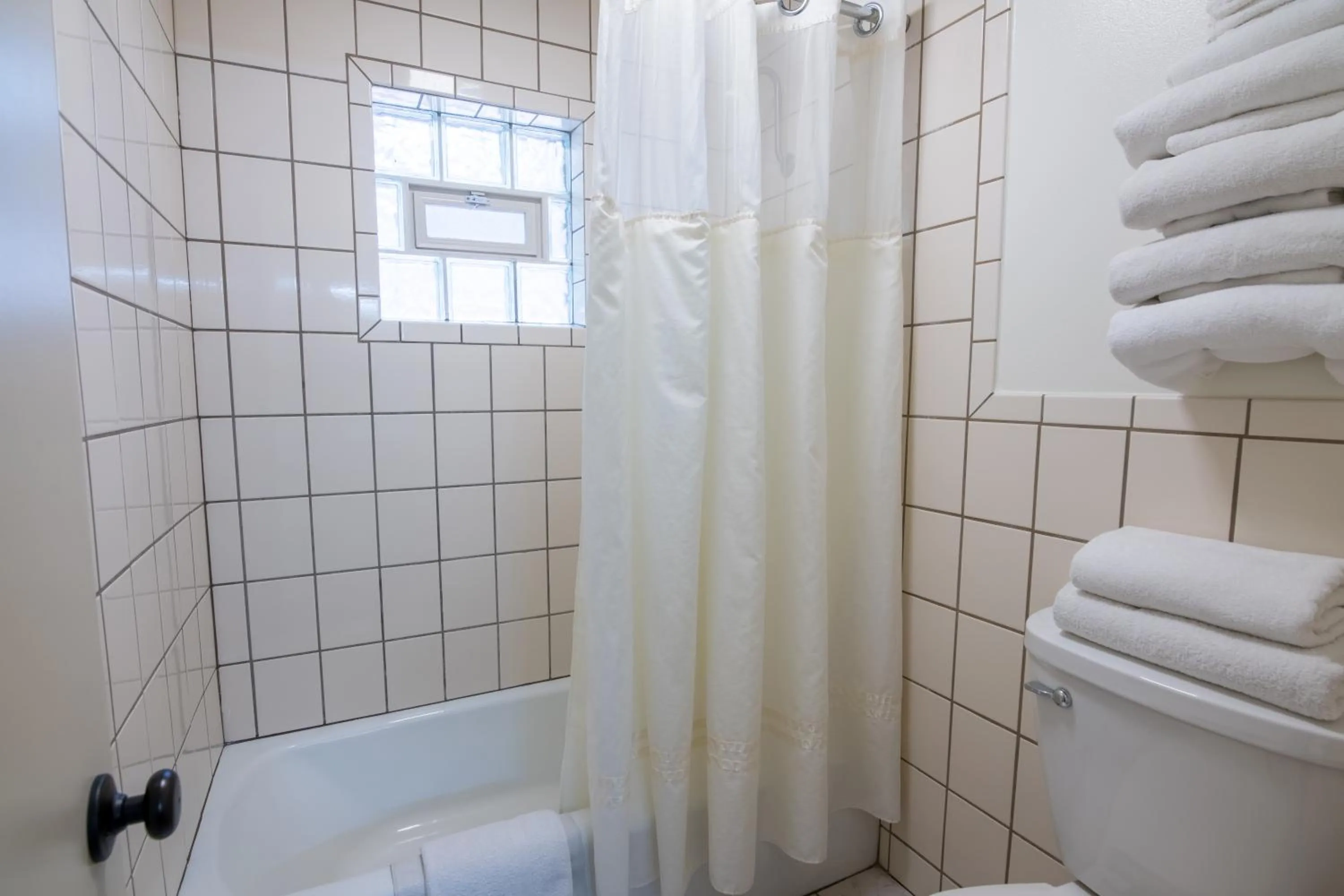 Bathroom in Glenwood Springs Cedar Lodge