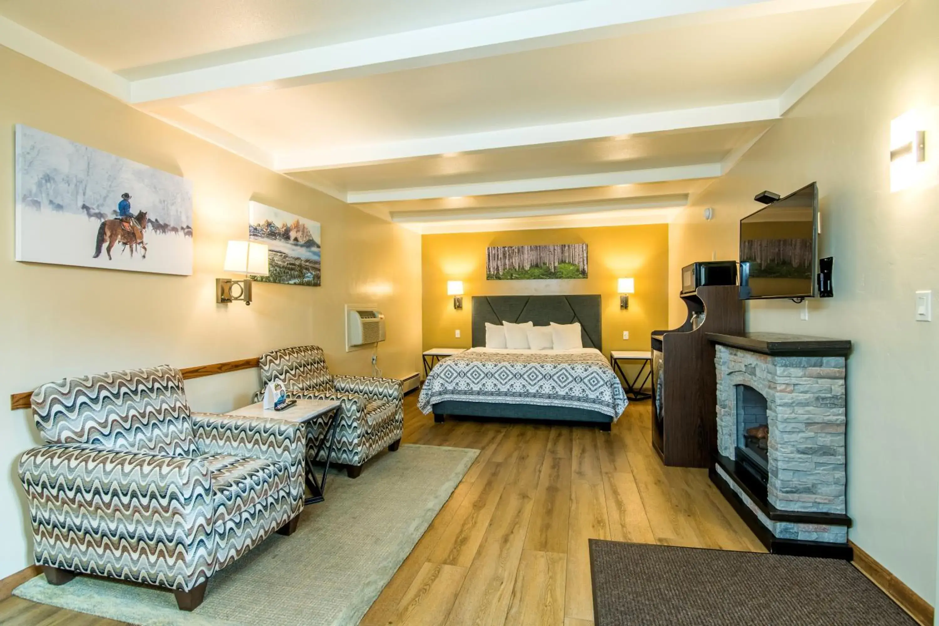 Photo of the whole room, Bed in Glenwood Springs Cedar Lodge Photo of the whole room, Bed in Glenwood Springs Cedar Lodge