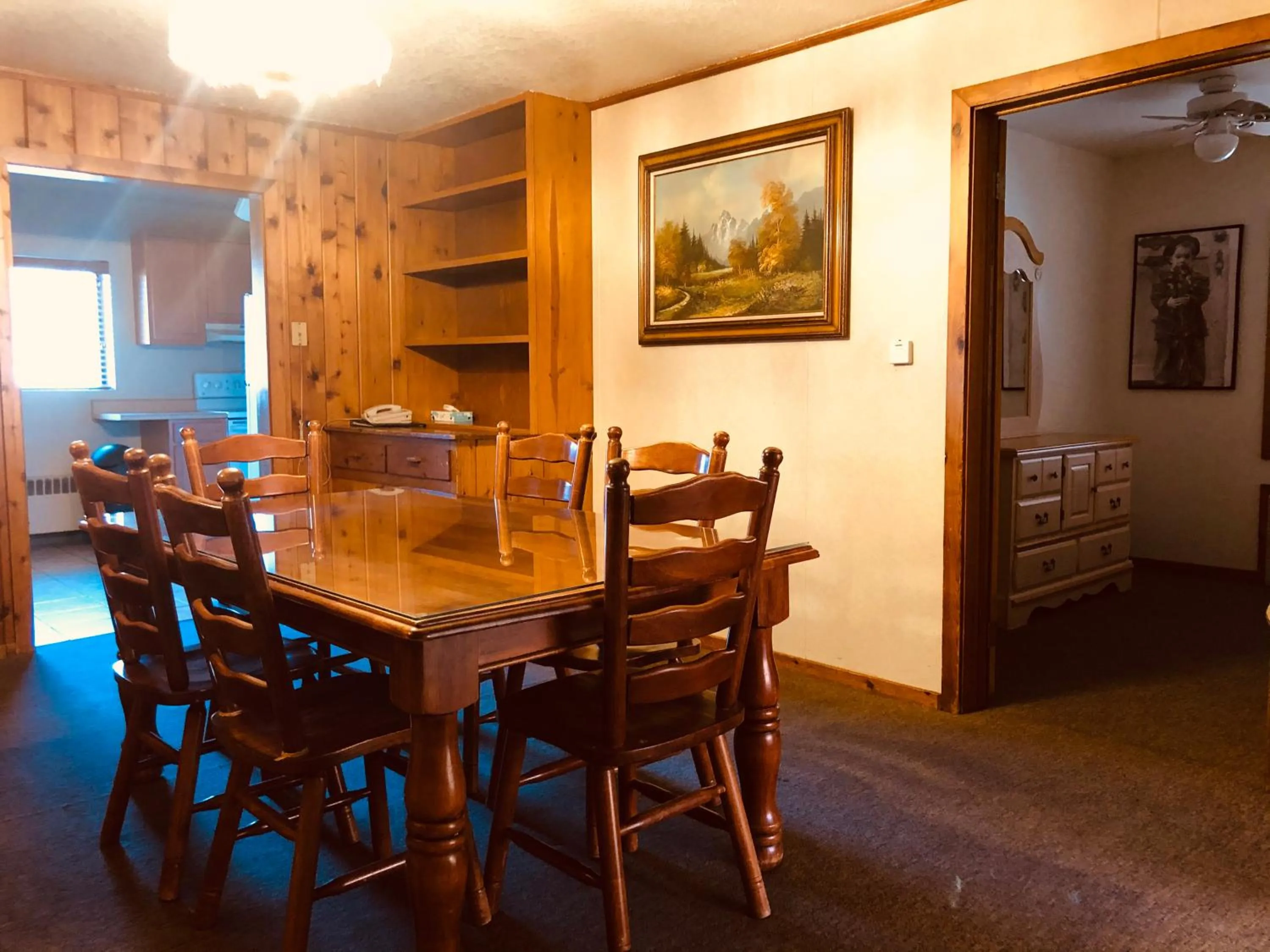 Dining area in Glenwood Springs Cedar Lodge