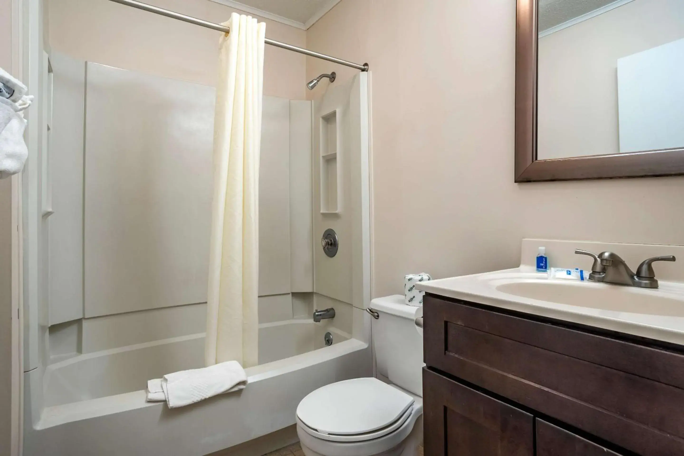 Bedroom in Rodeway Inn & Suites Rehoboth Beach Bedroom in Rodeway Inn & Suites Rehoboth Beach