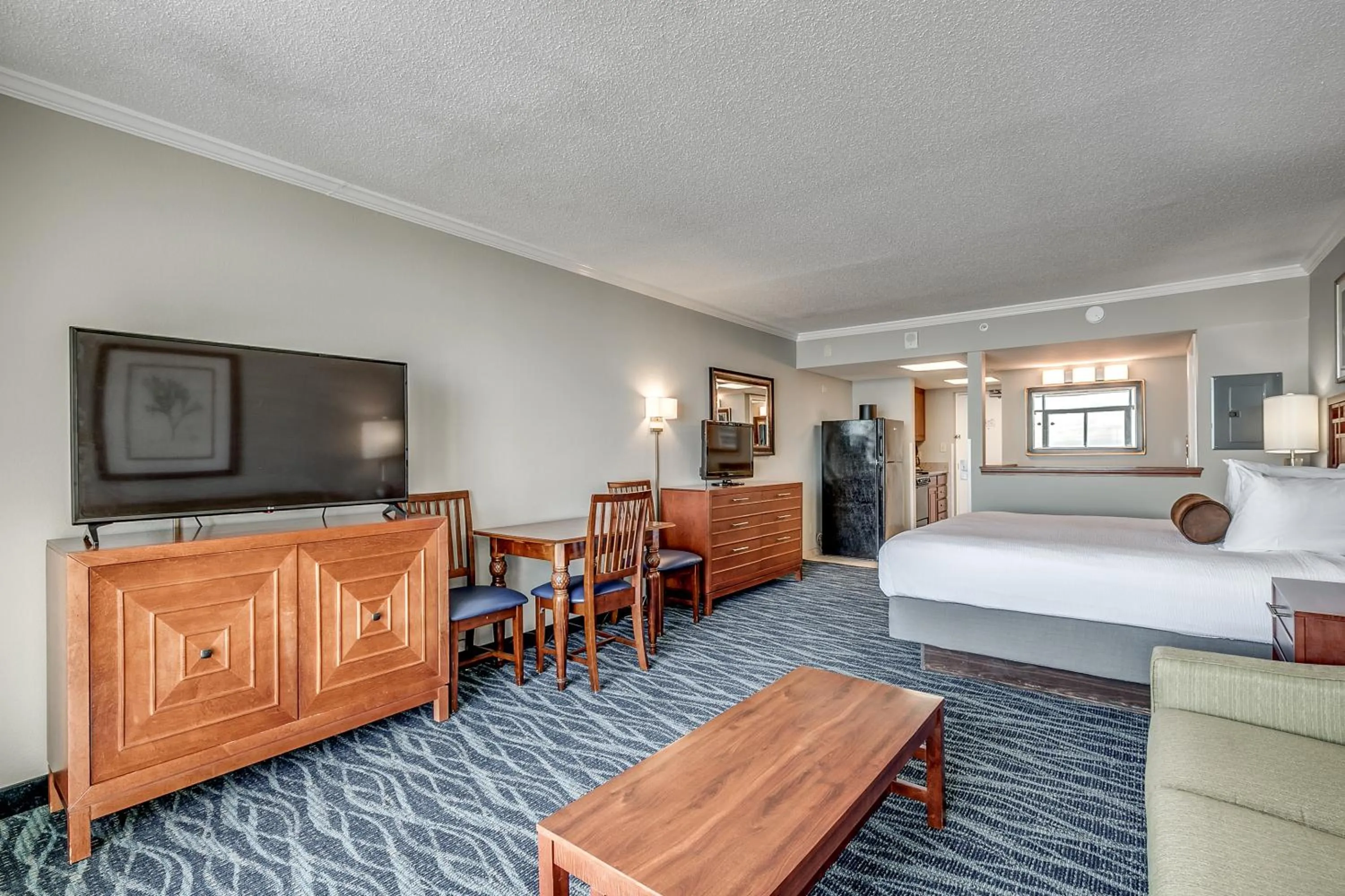 Dining area, Bed in Dunes Village