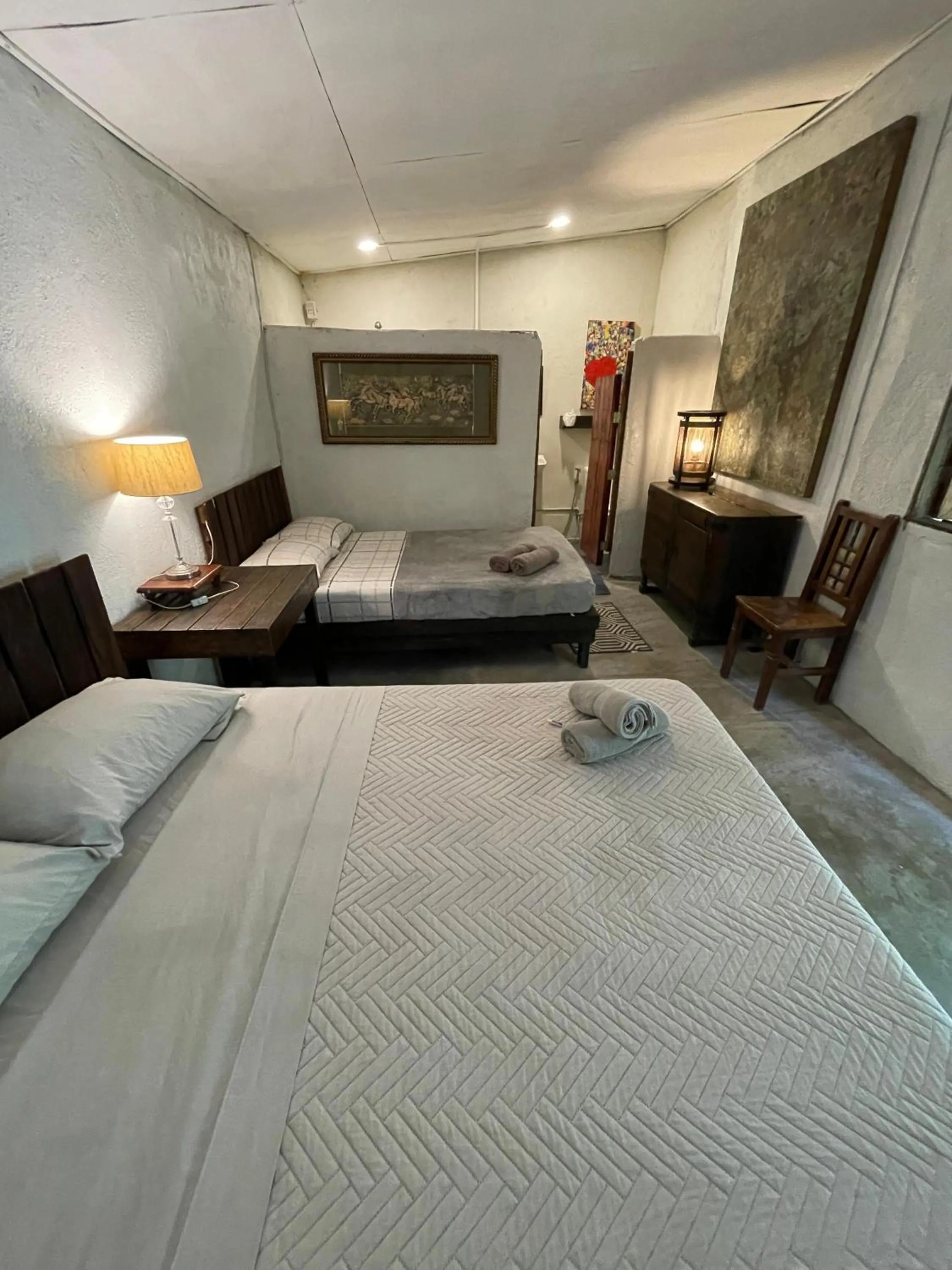 Quadruple Room with Private Bathroom in Marius B&B & Hostel