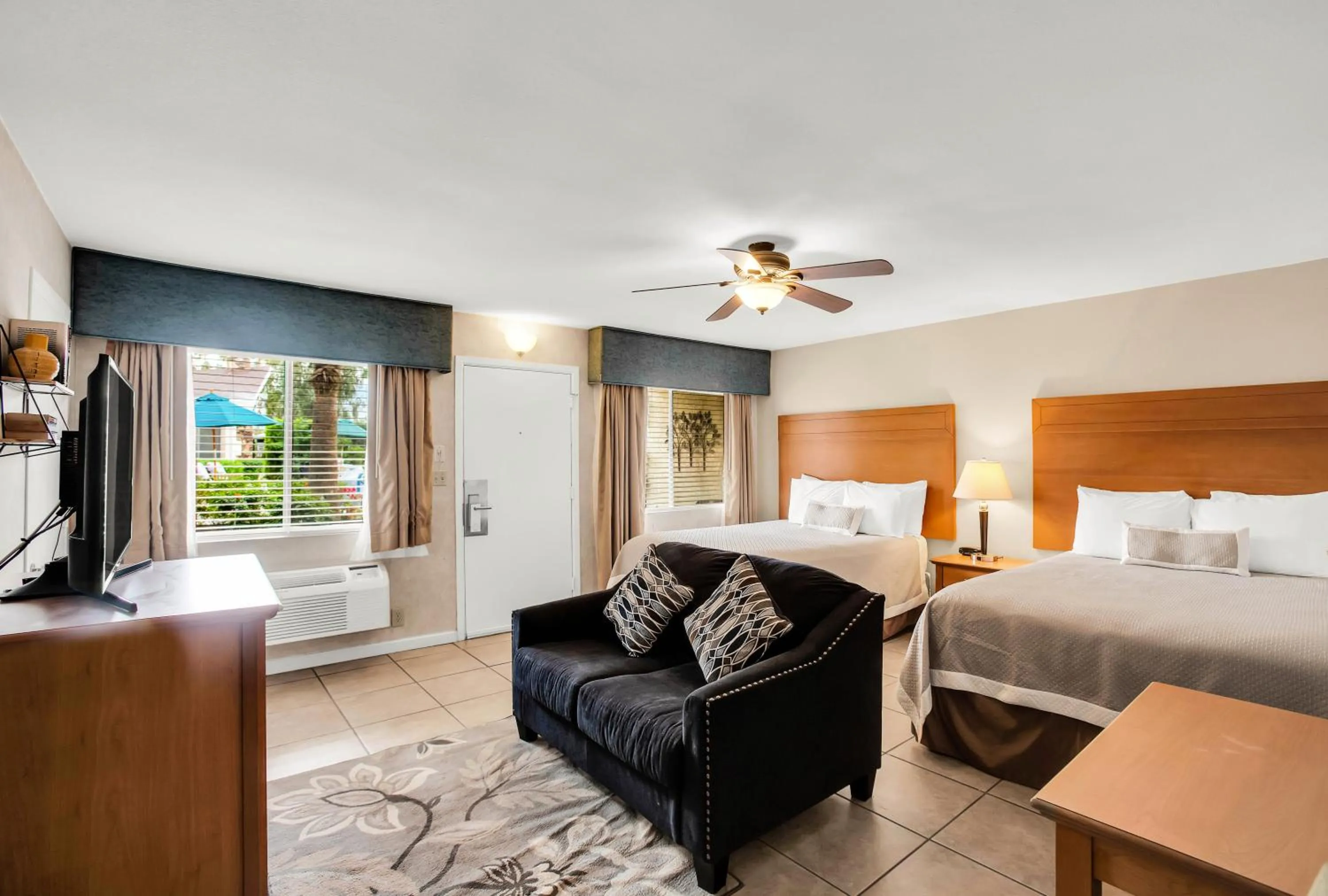 Bed in The Inn at Deep Canyon