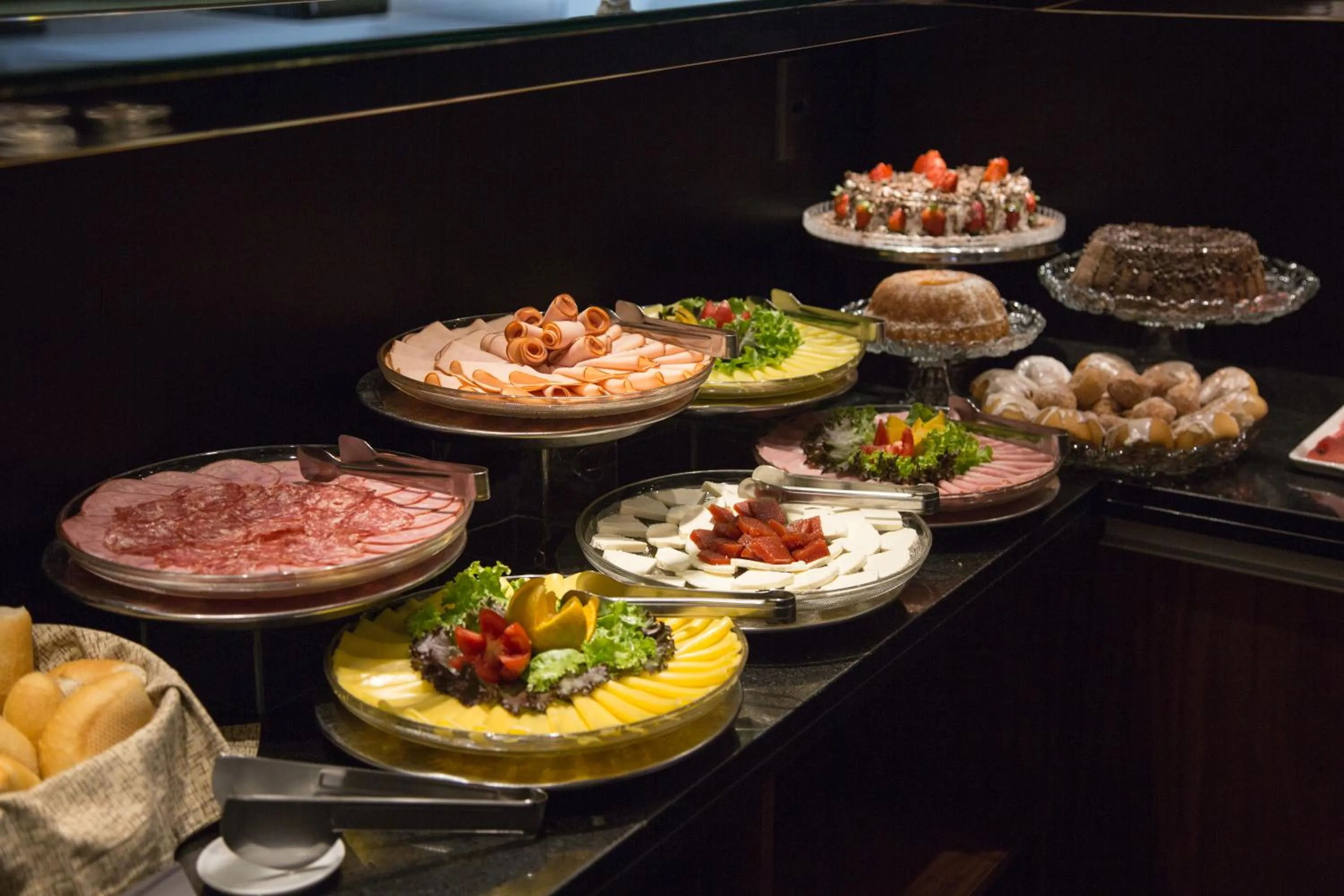 Restaurant/places to eat in Hotel Princess