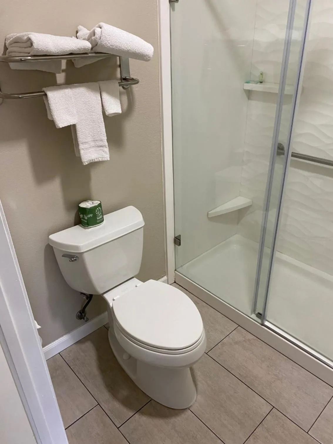 Bathroom in North Bay Inn Santa Rosa