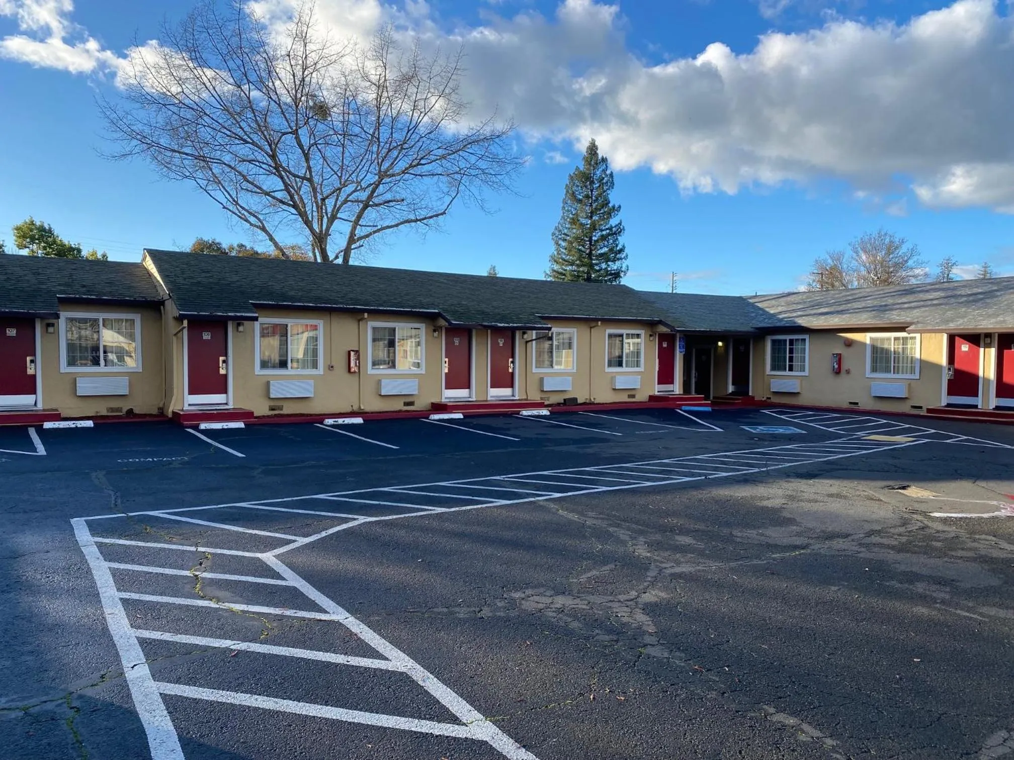 Property building in North Bay Inn Santa Rosa
