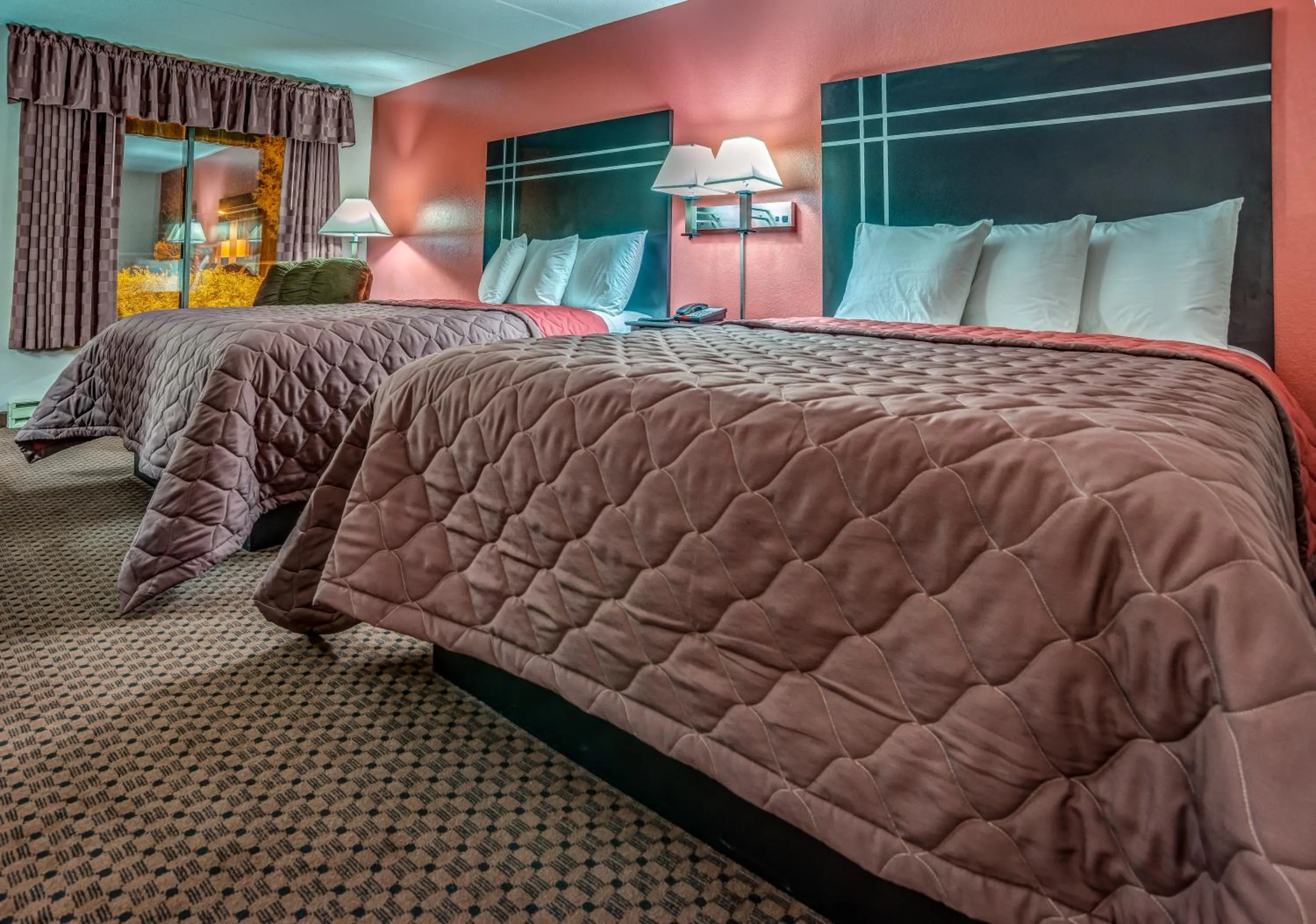 Photo of the whole room, Bed in Prime Rate Inn