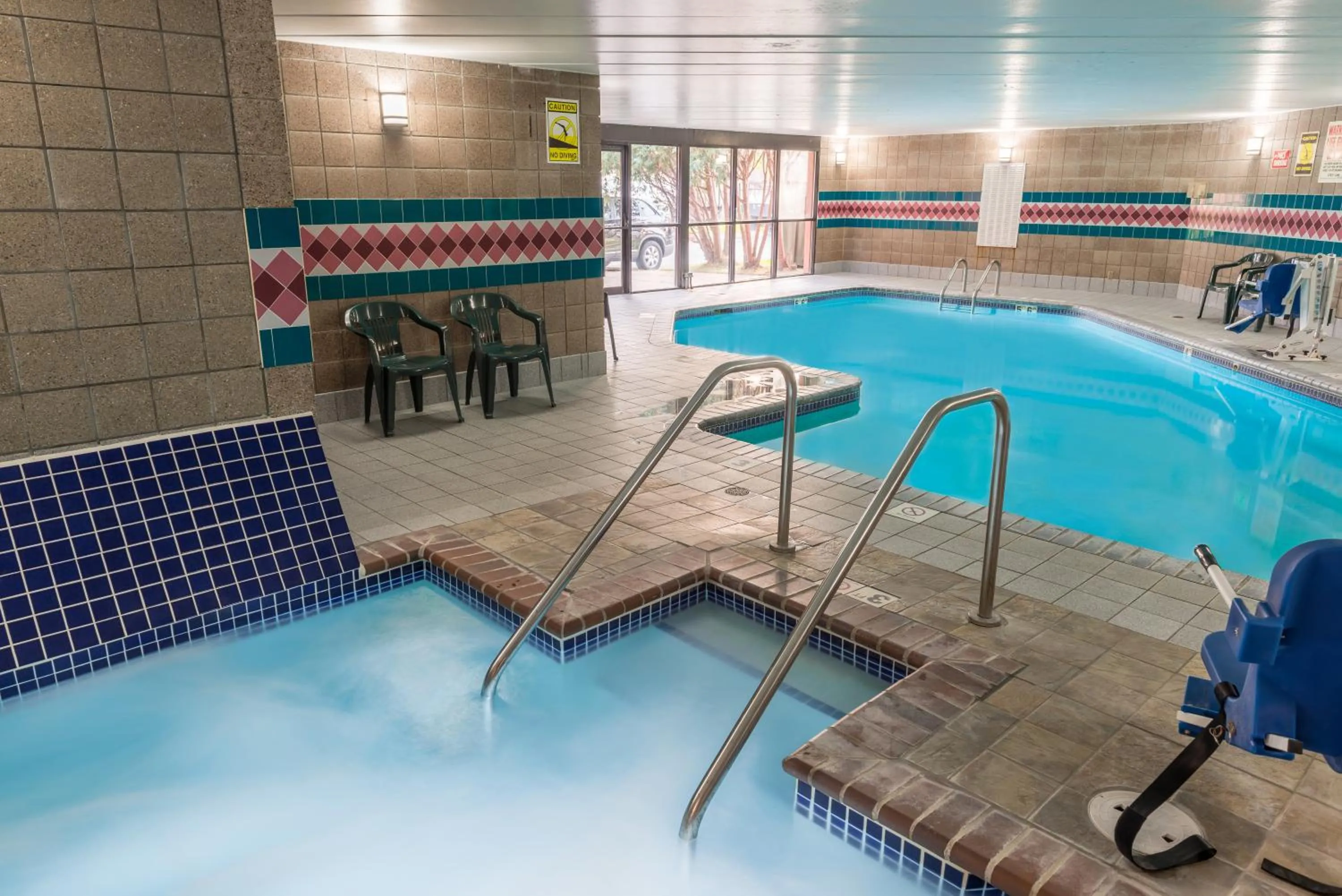 Swimming pool in Prime Rate Inn