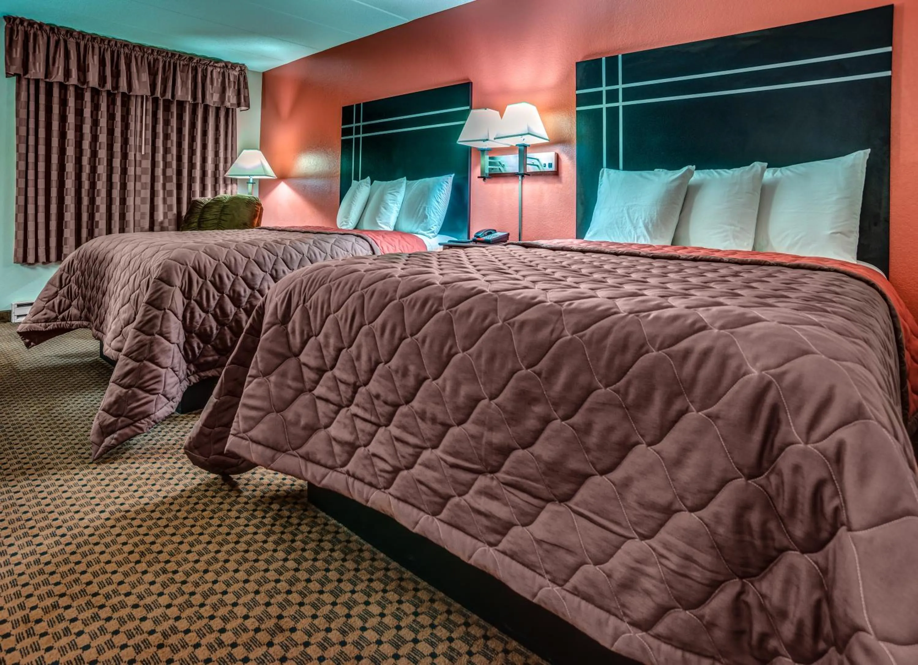 Photo of the whole room, Bed in Prime Rate Inn