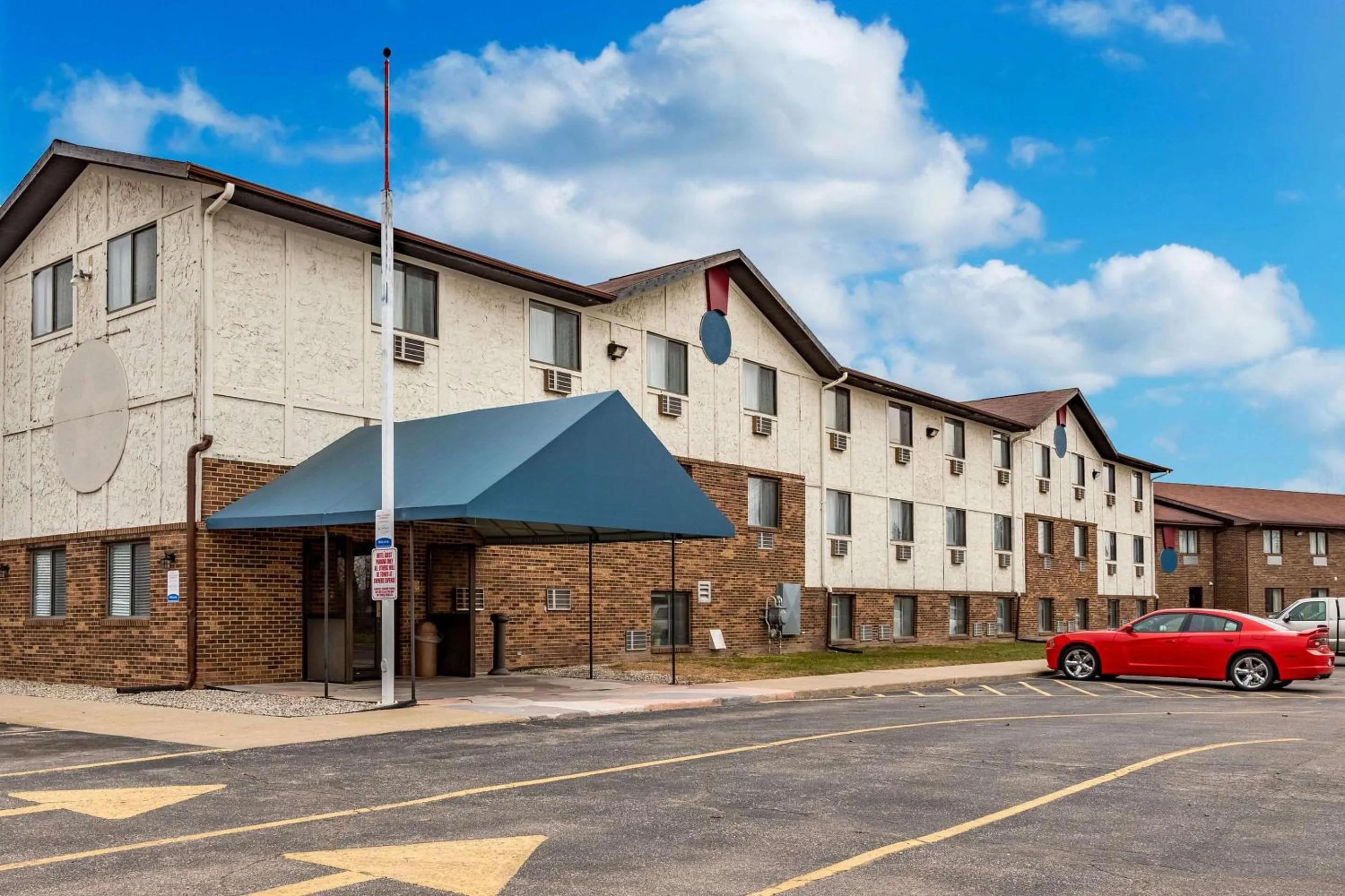 Property building in Econo Lodge Inn & Suites Auburn