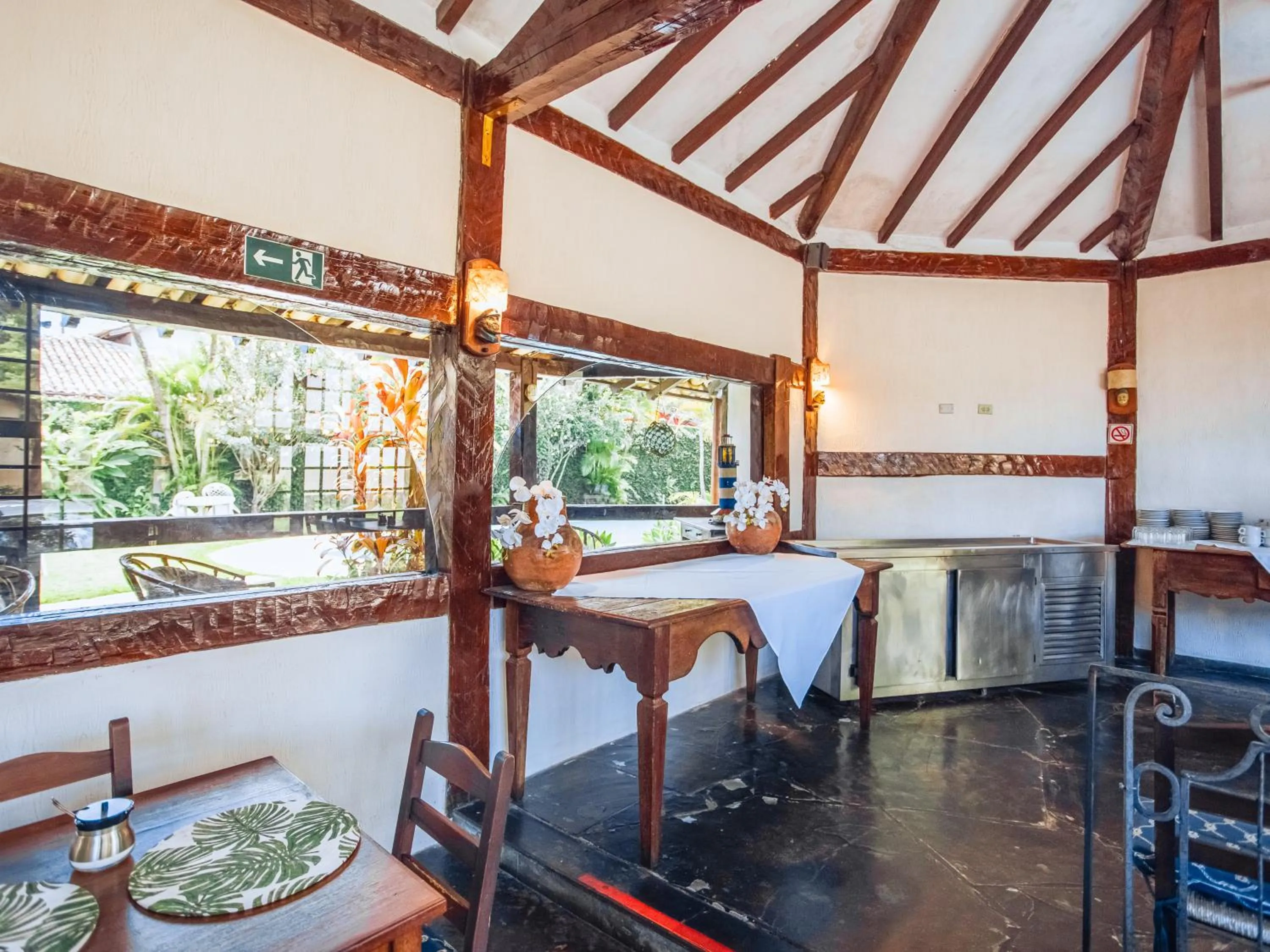 Restaurant/places to eat in VELINN Pousada dos Marinheiros