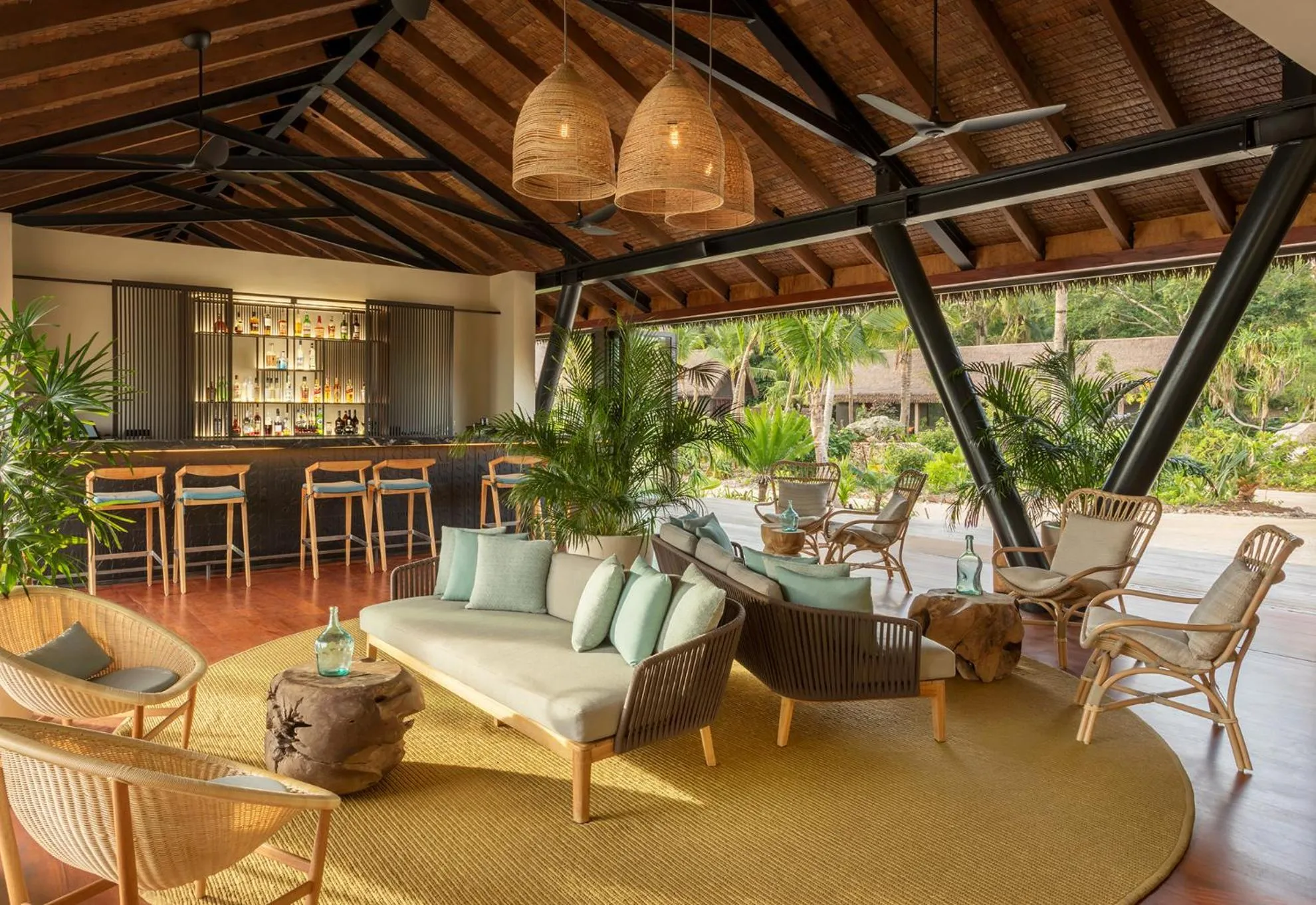 Lounge or bar in Six Senses Fiji