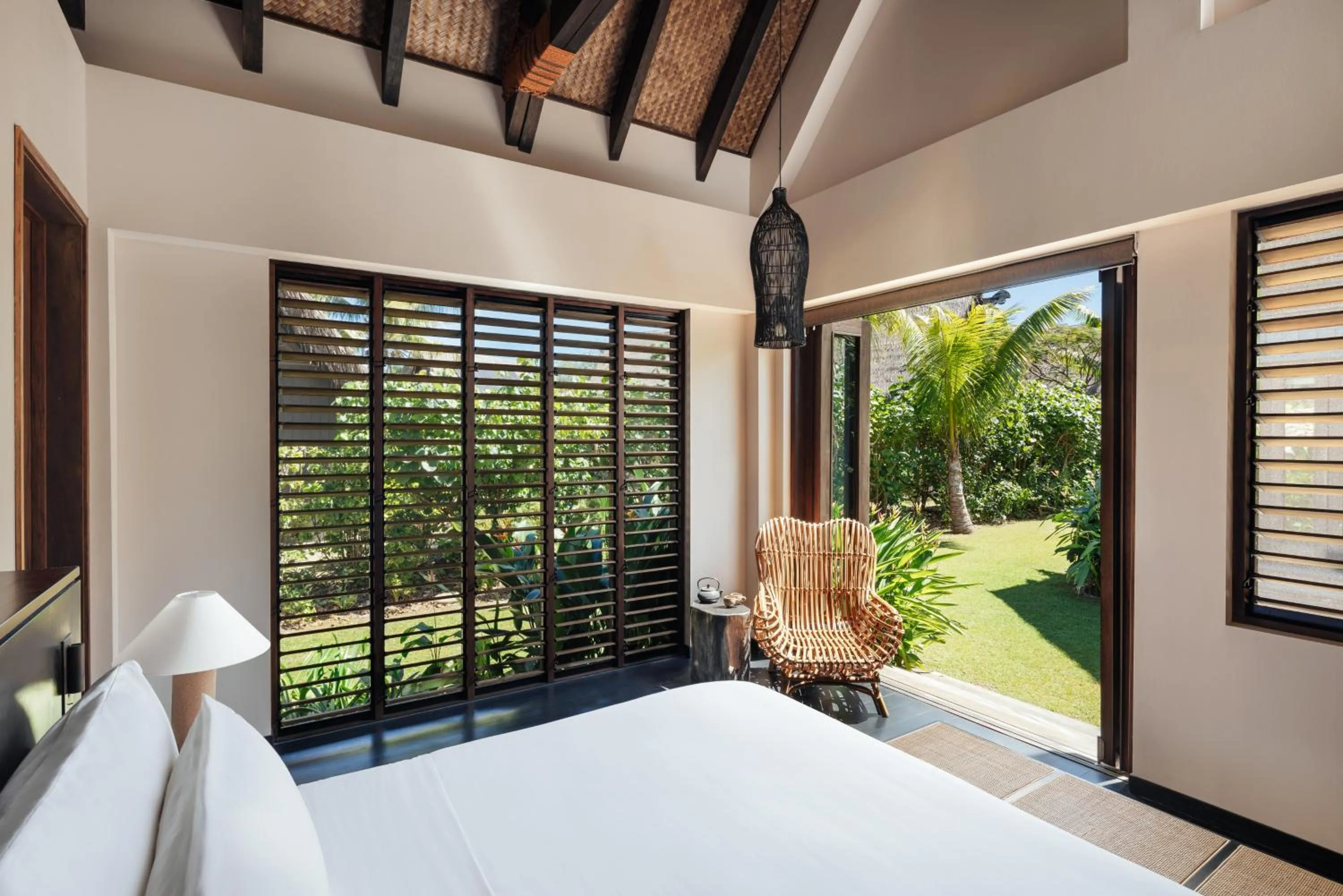 Bedroom, Bed in Six Senses Fiji