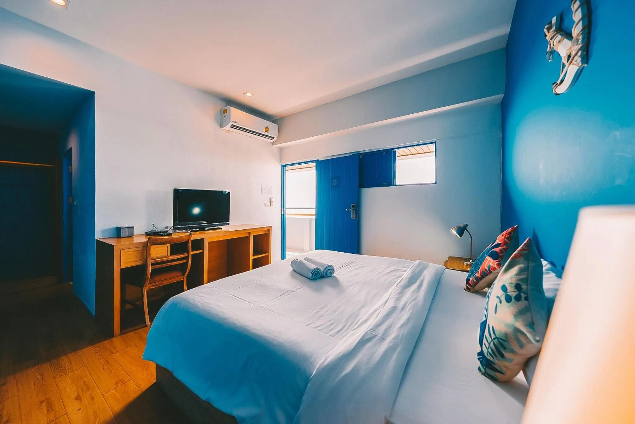 Photo of the whole room, Bed in THALAY Cha-am by THA