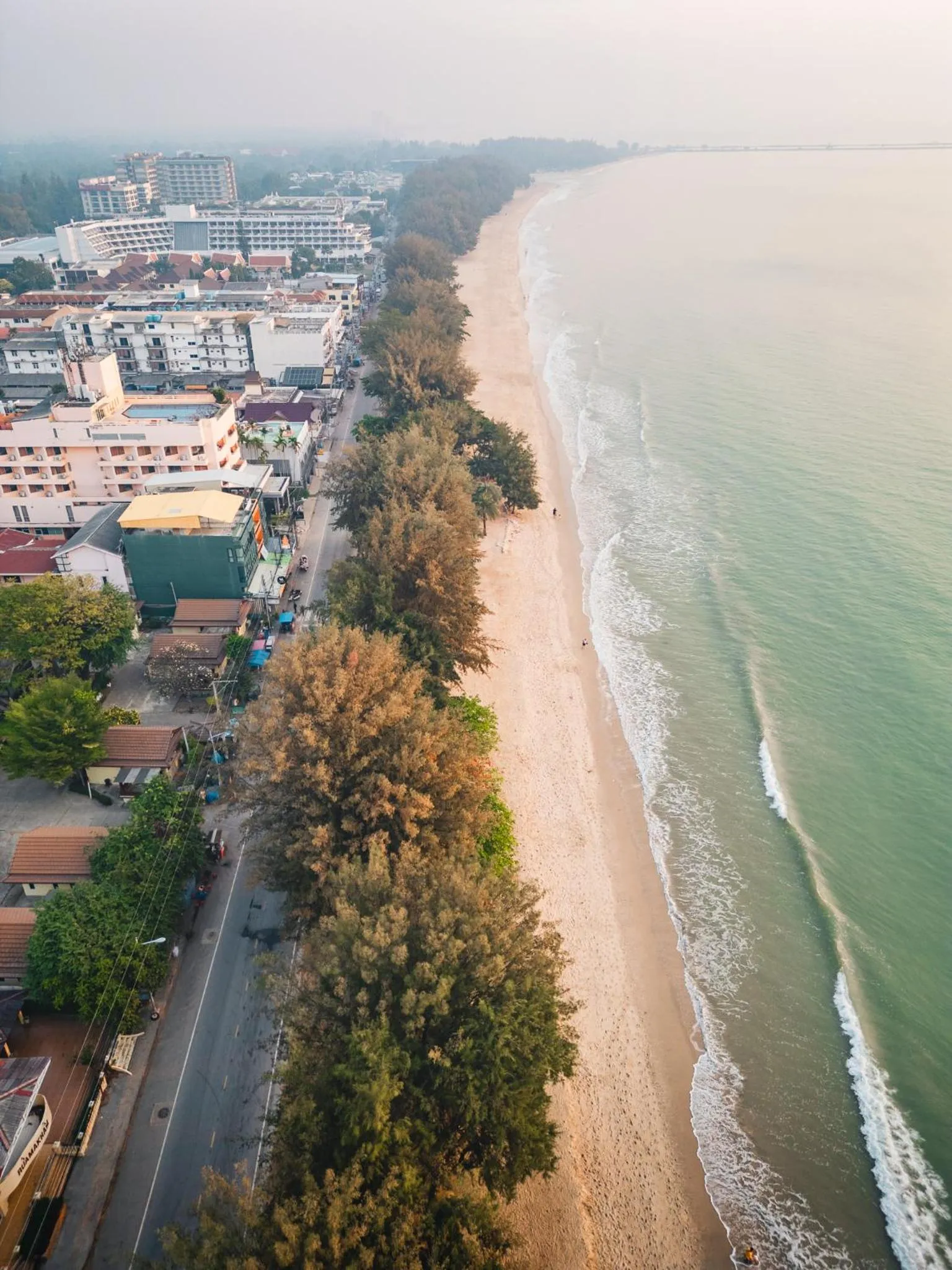 Beach in THALAY Cha-am by THA