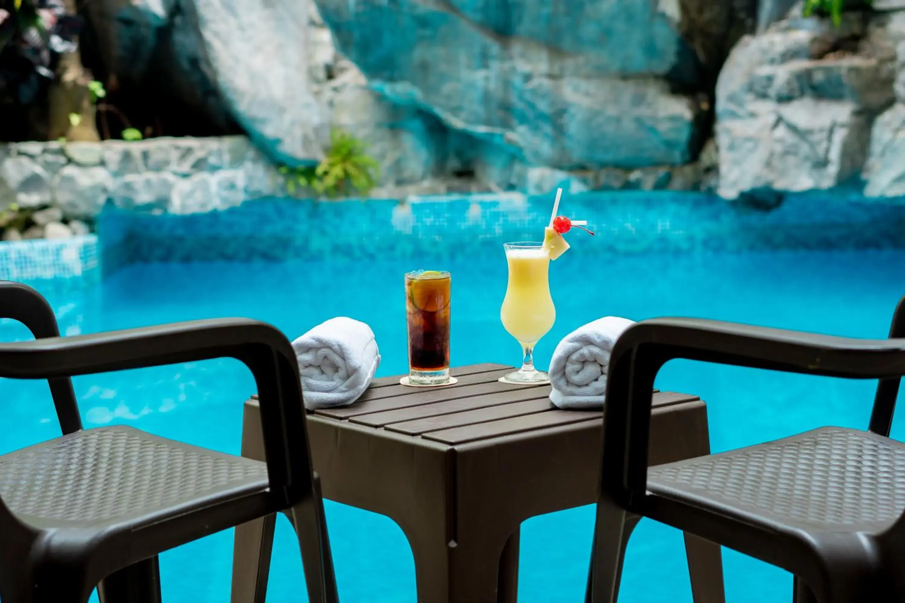 Swimming pool in El Dorado Classic Hotel Swimming pool in El Dorado Classic Hotel