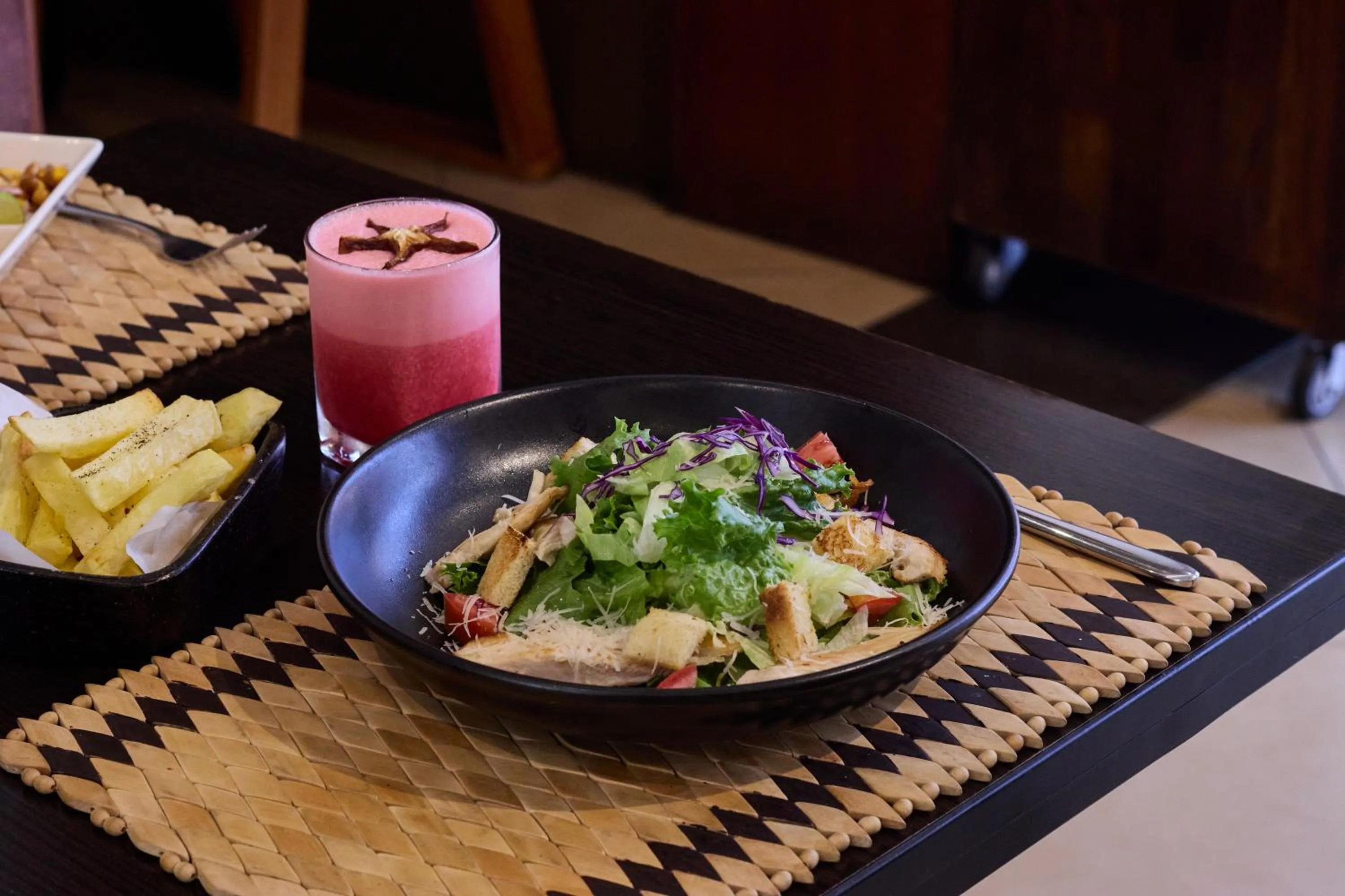 Restaurant/places to eat in El Dorado Classic Hotel