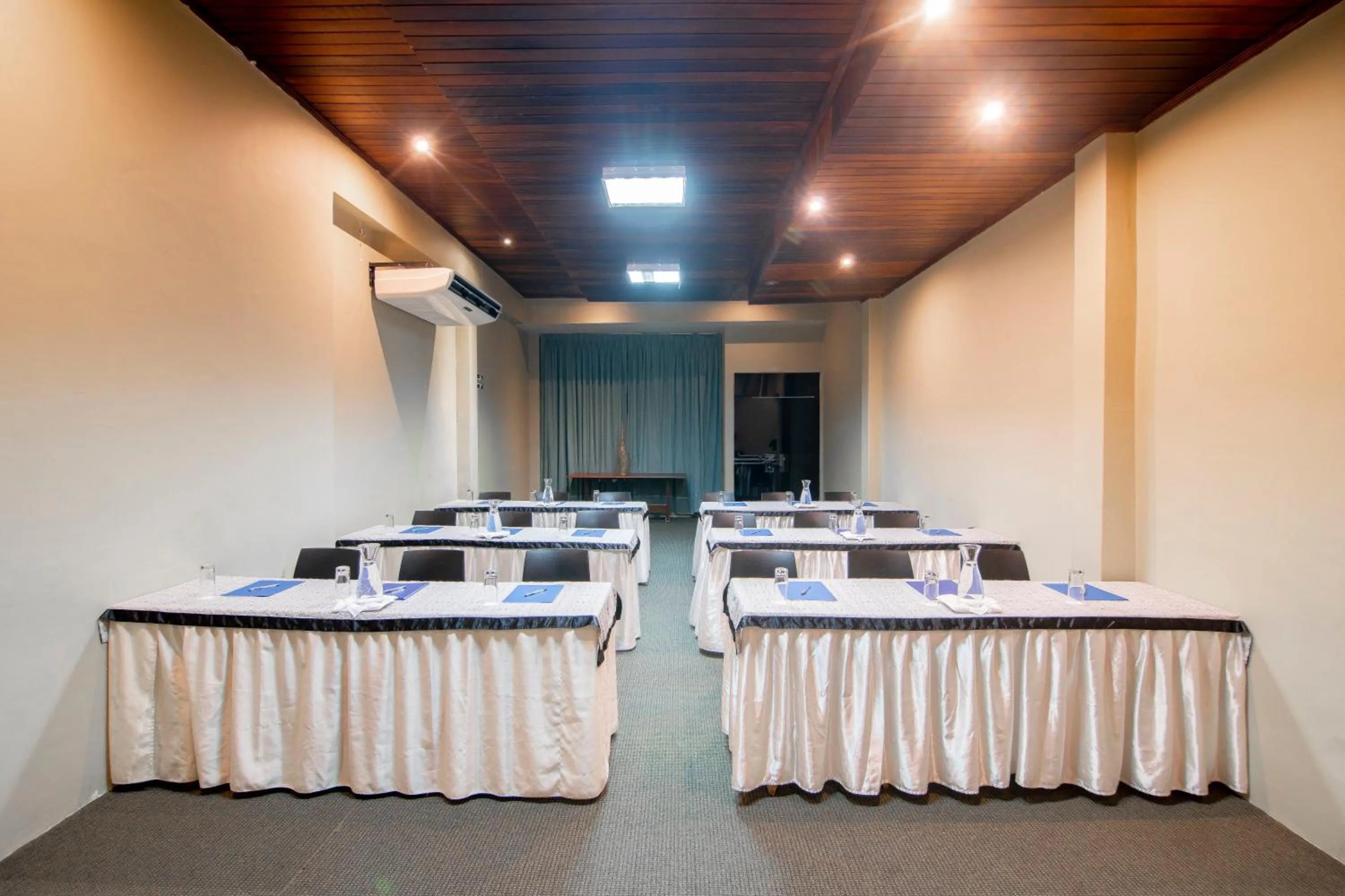 Meeting/conference room in El Dorado Classic Hotel