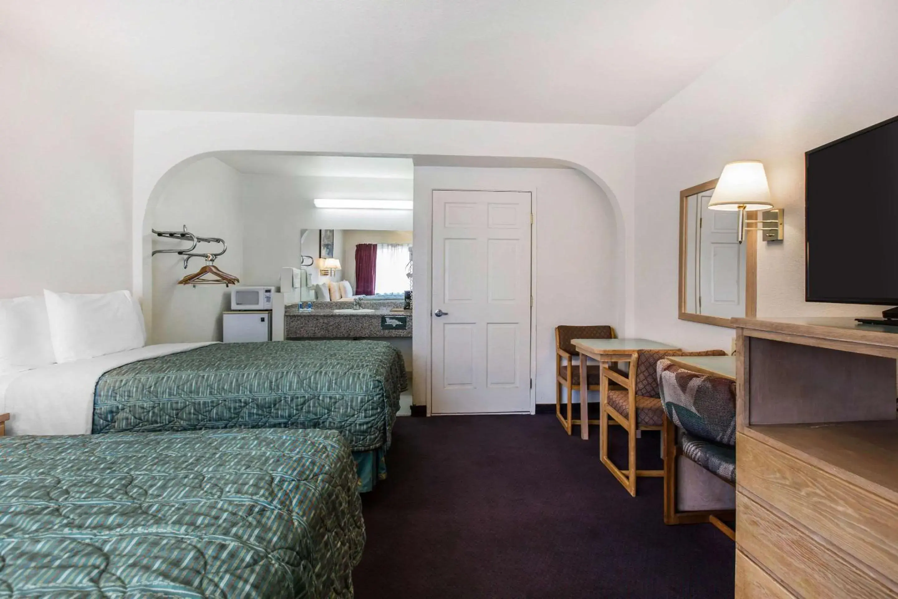 Bedroom, Bed in Rodeway Inn Beaumont Bedroom, Bed in Rodeway Inn Beaumont