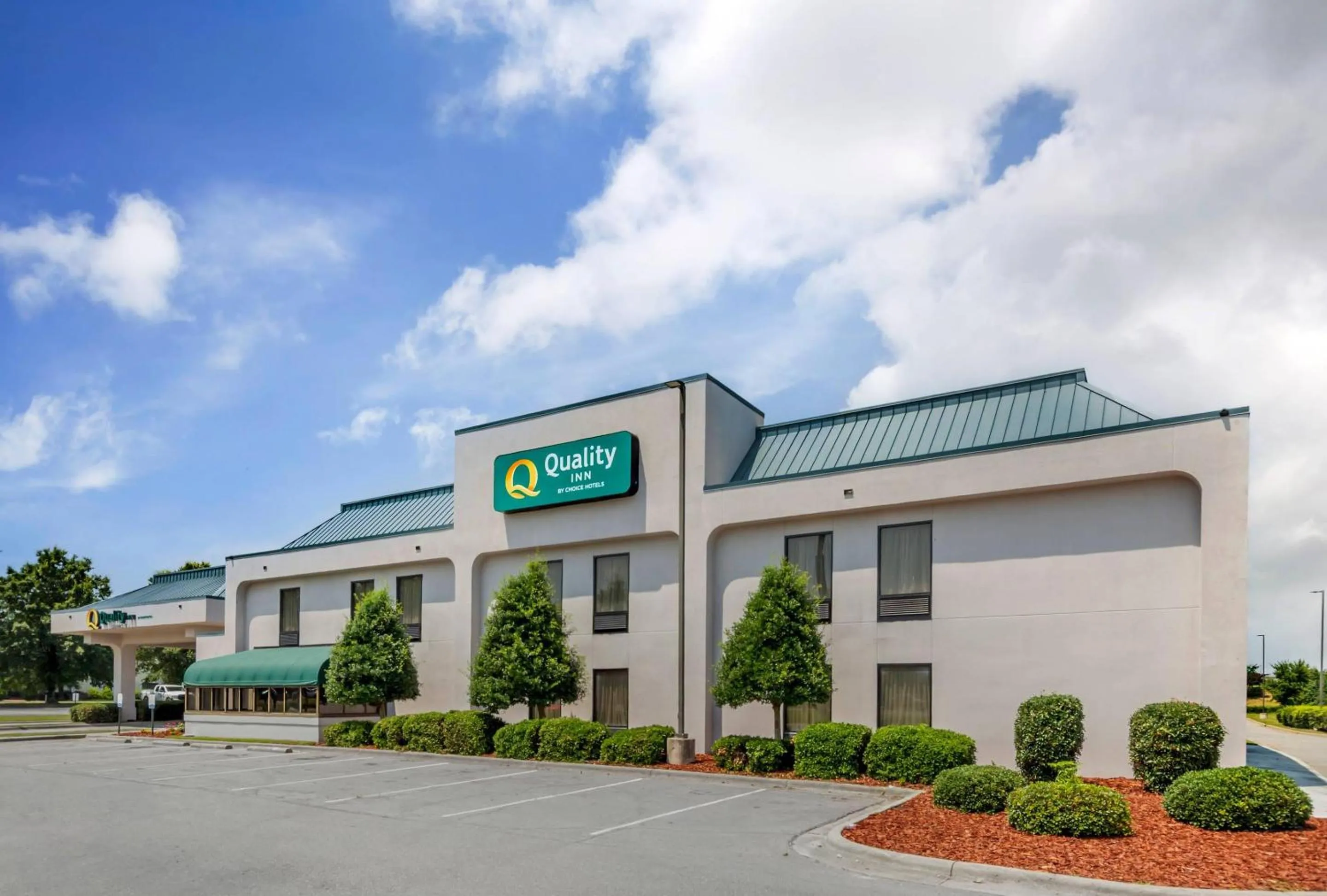 Property building in Quality Inn Lumberton North