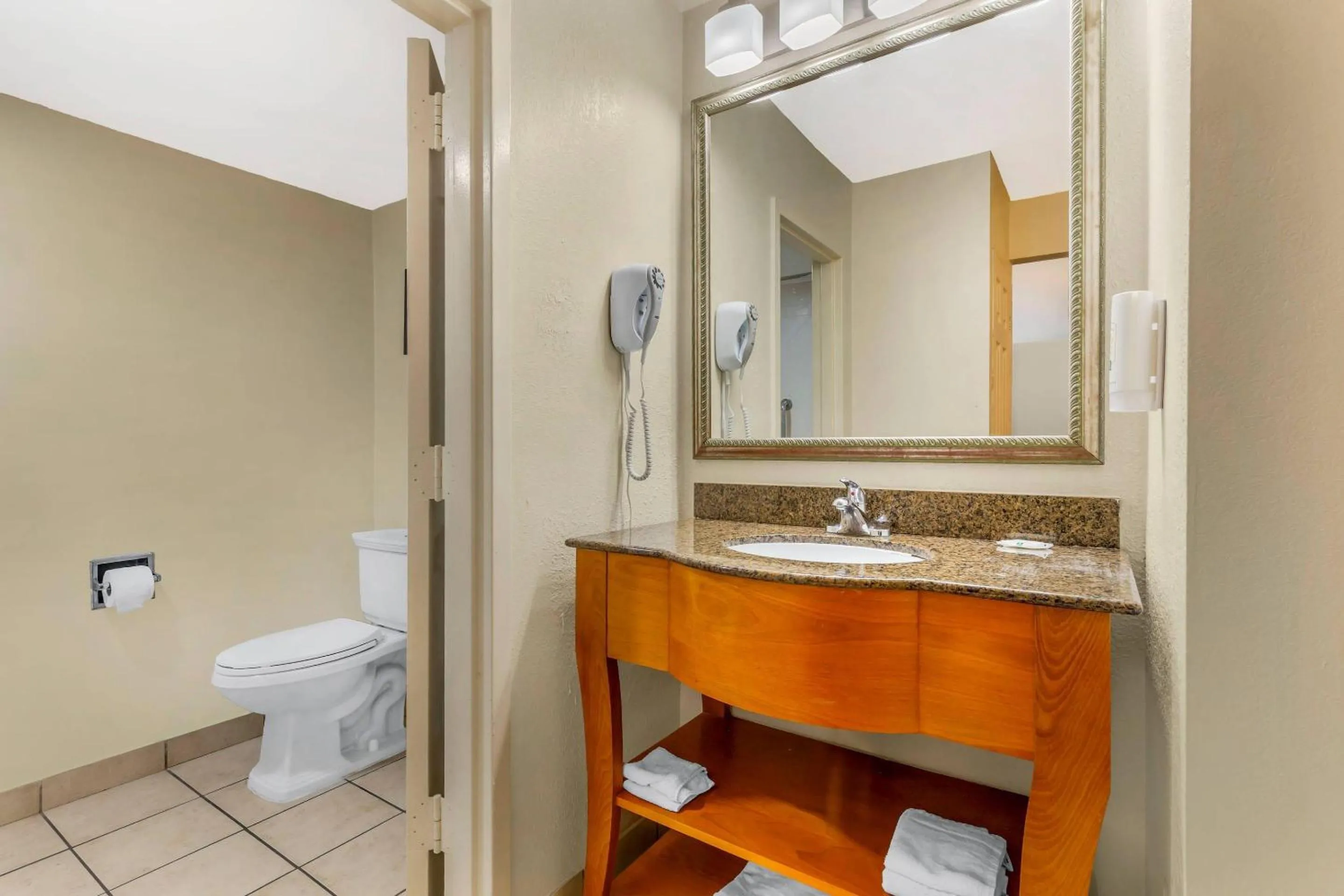 Bedroom in Quality Inn Lumberton North