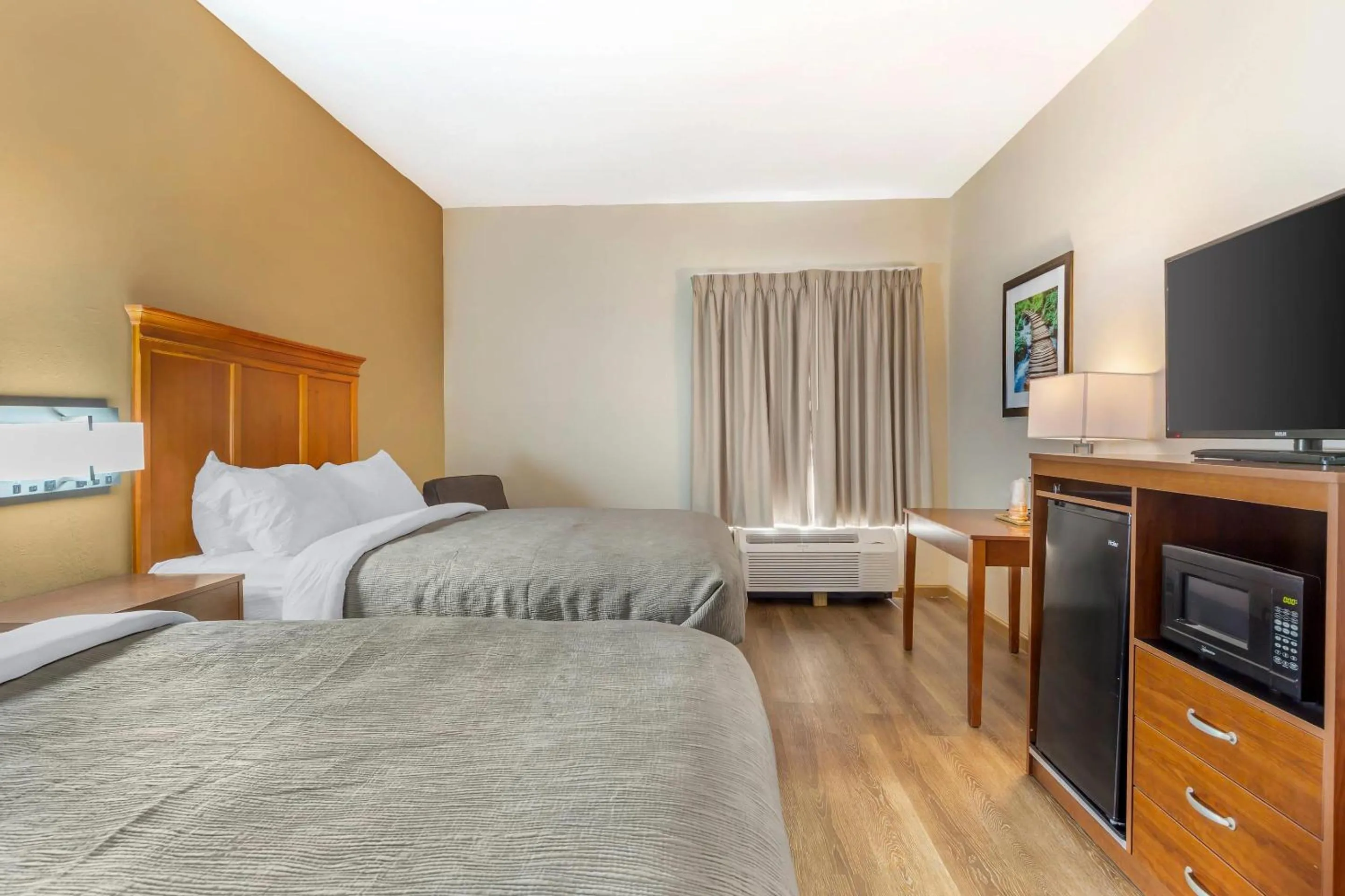 Bedroom, Bed in Quality Inn Lumberton North