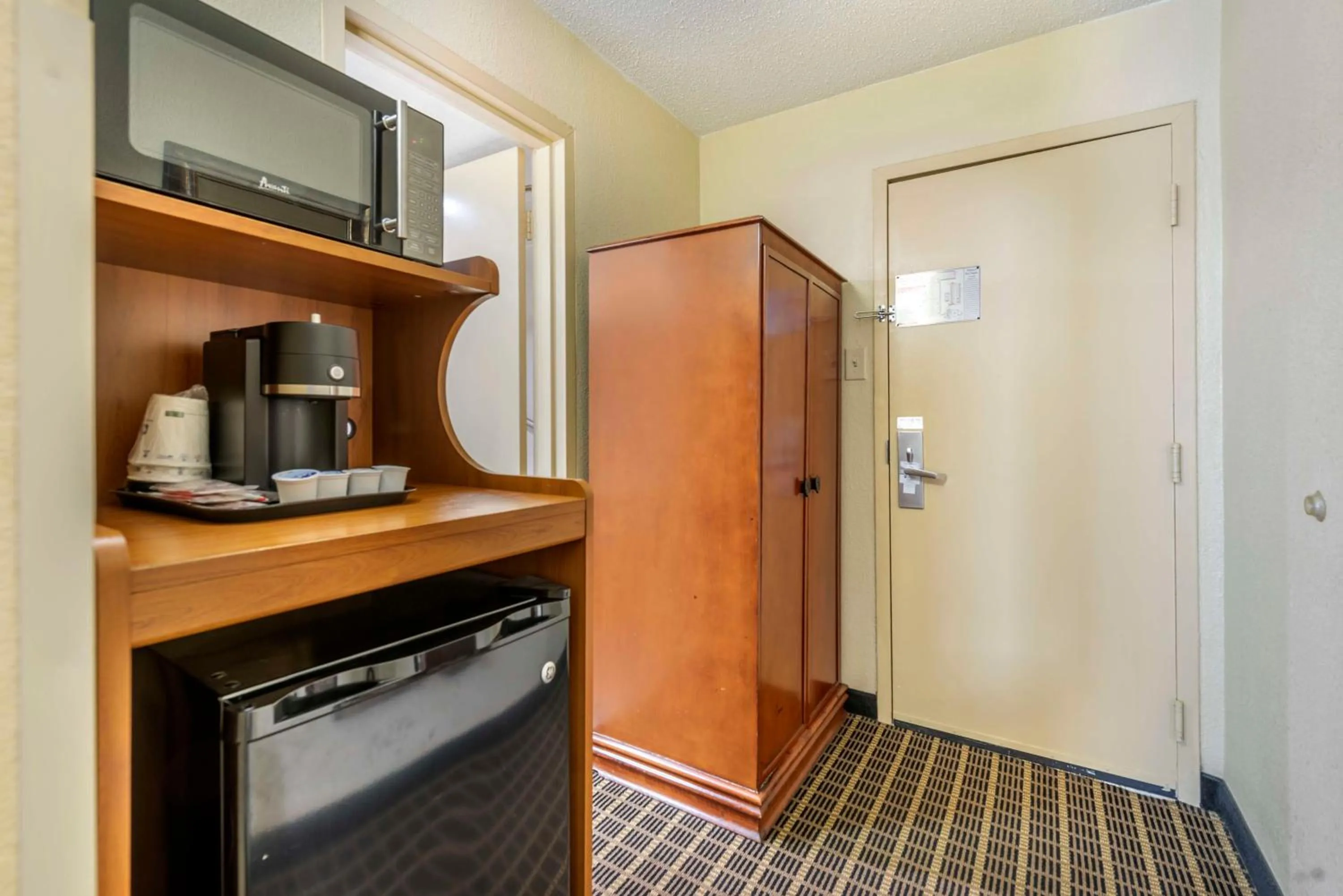 Bedroom in Best Western Plus Bridgeport Inn