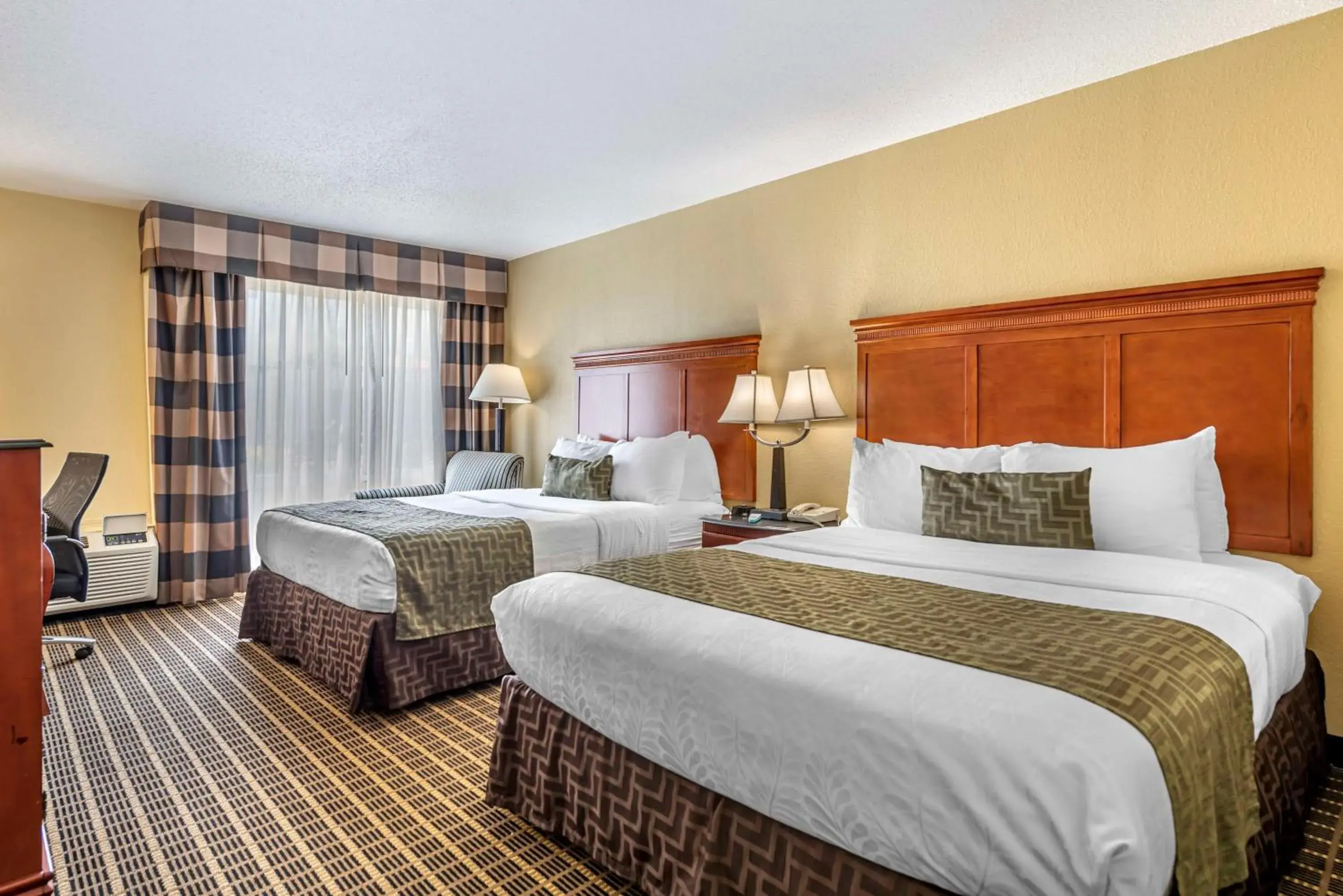 Bedroom, Bed in Best Western Plus Bridgeport Inn Bedroom, Bed in Best Western Plus Bridgeport Inn