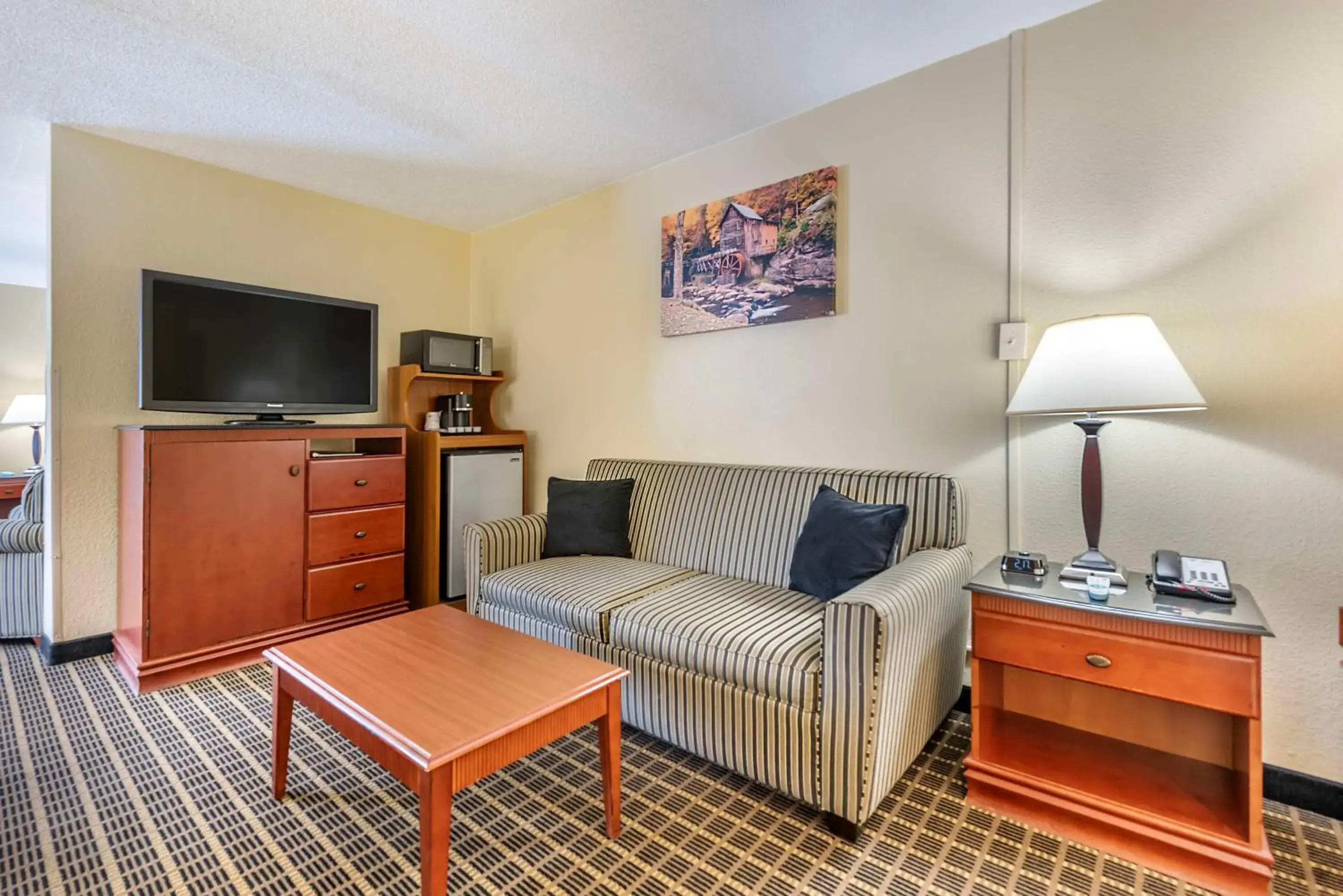 Pool view in Best Western Plus Bridgeport Inn Pool view in Best Western Plus Bridgeport Inn