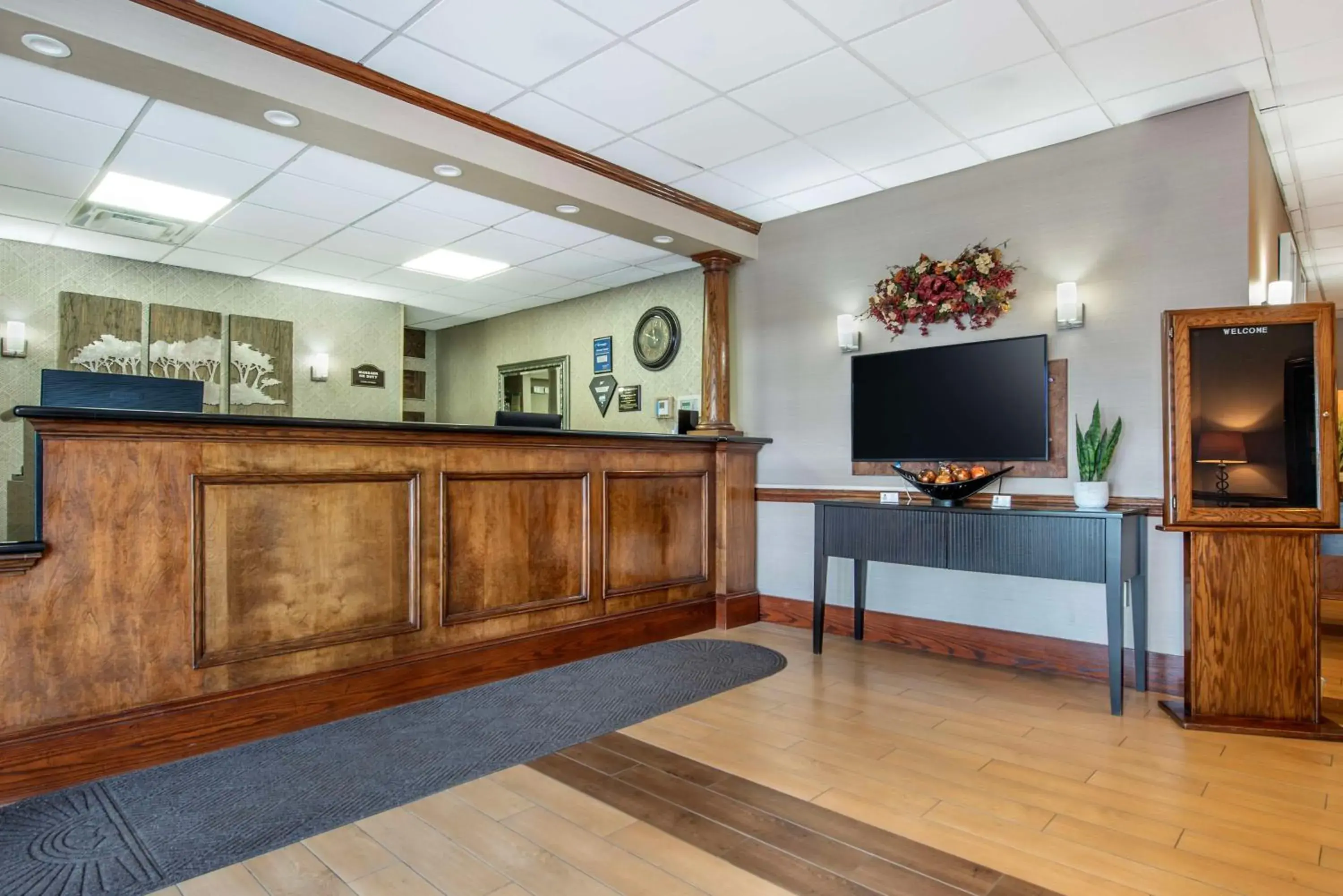 Lobby or reception in Best Western Plus Bridgeport Inn Lobby or reception in Best Western Plus Bridgeport Inn