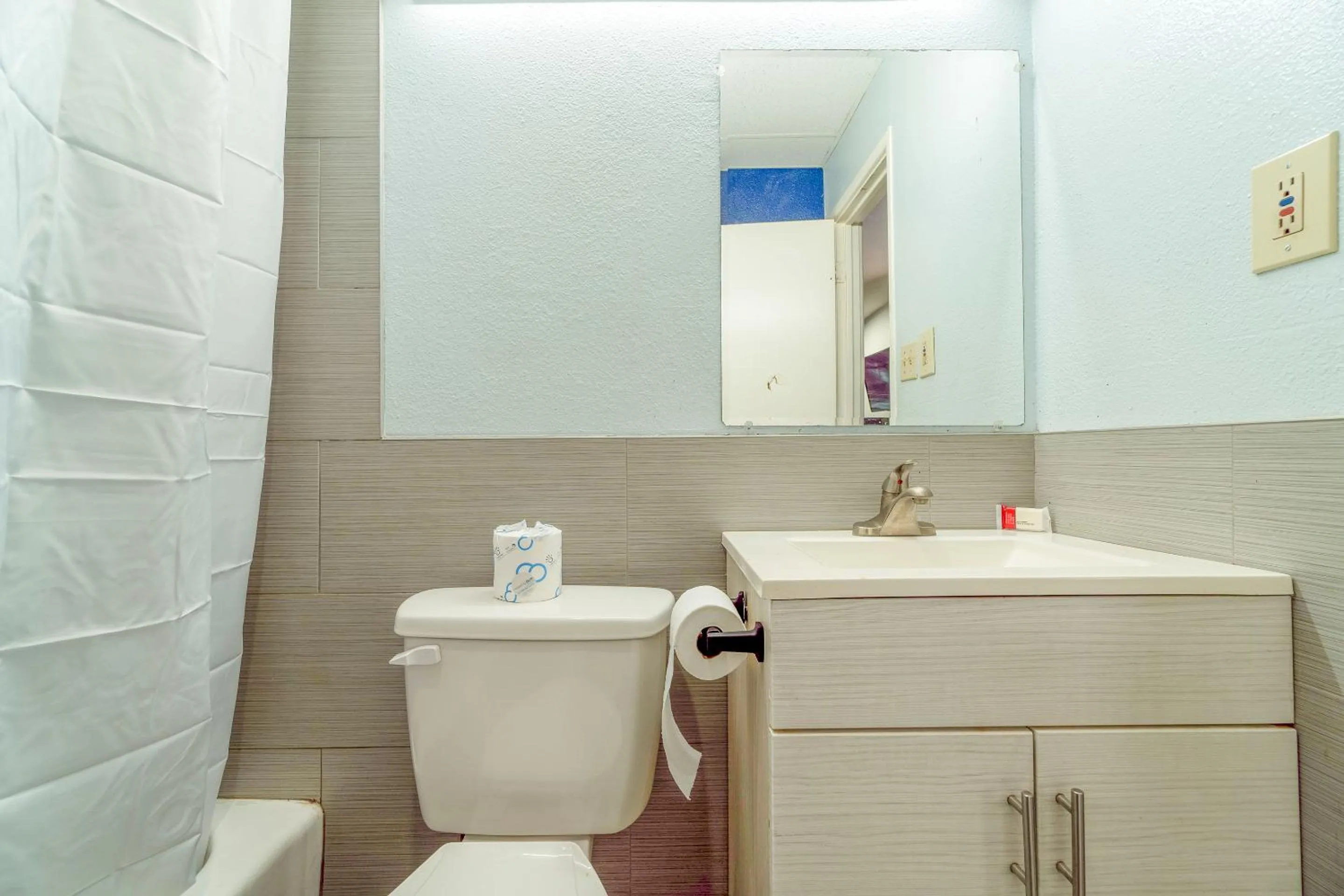 Bedroom in Budget Inn by OYO Frederick US-183