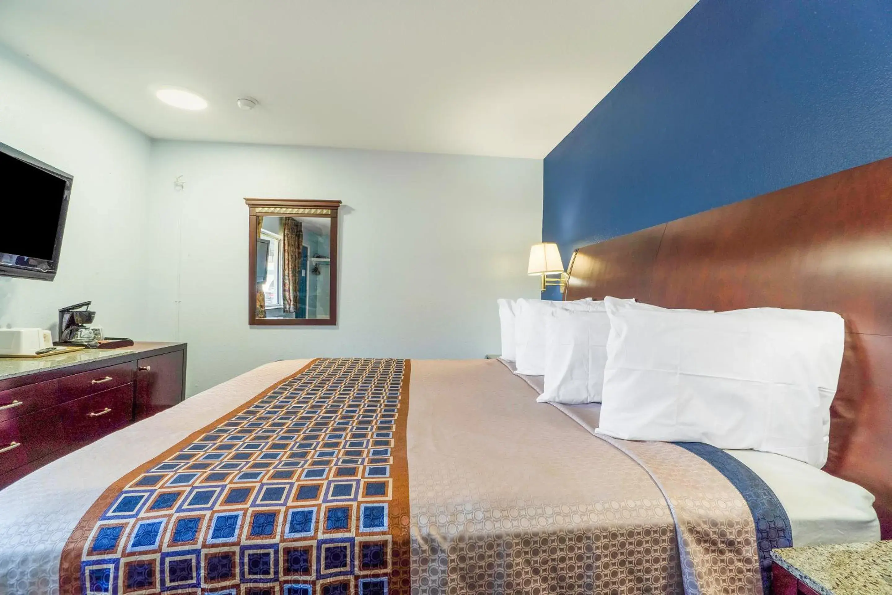 King Bed Smoking in Budget Inn by OYO Frederick US-183 King Bed Smoking in Budget Inn by OYO Frederick US-183