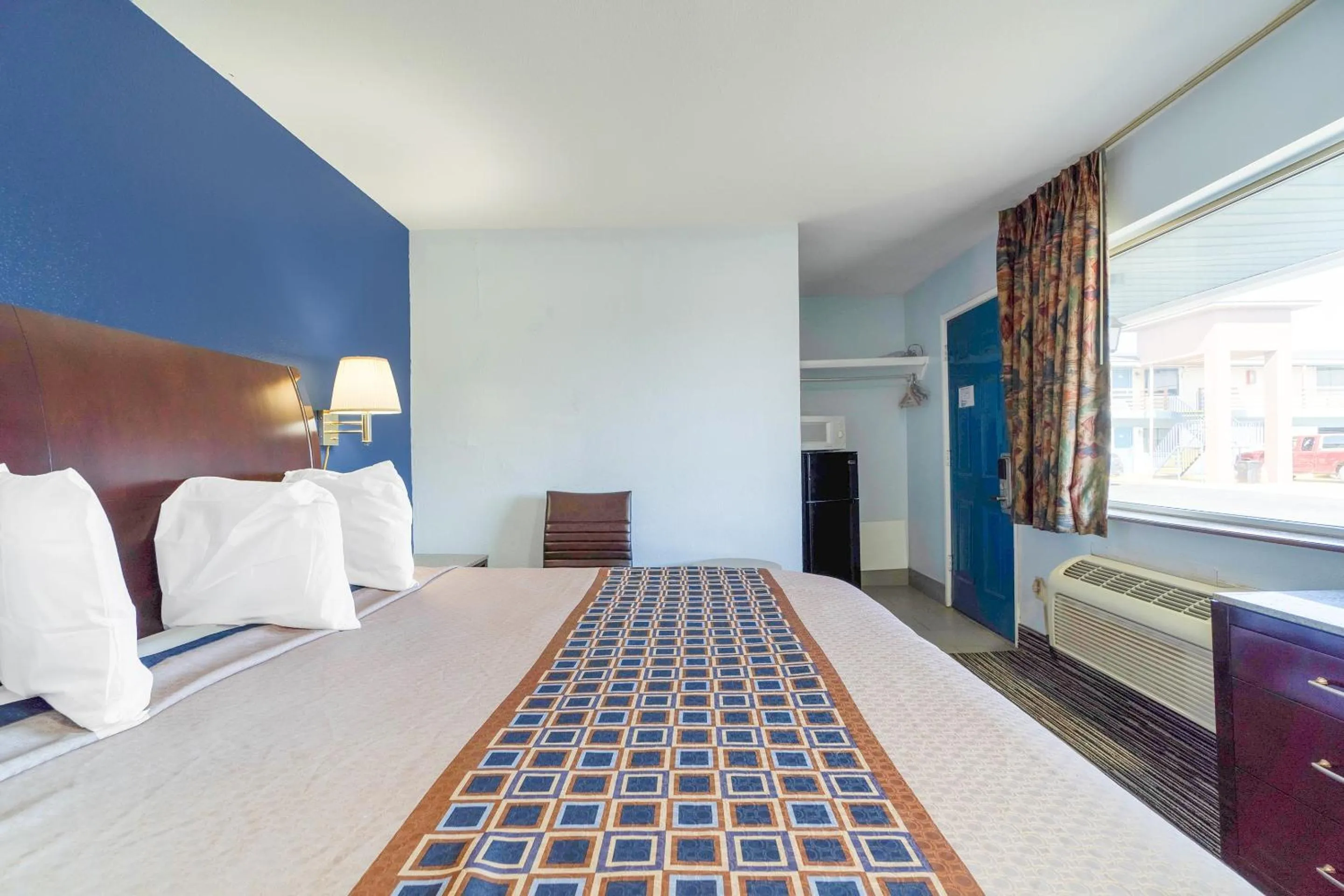 Bedroom, Bed in Budget Inn by OYO Frederick US-183