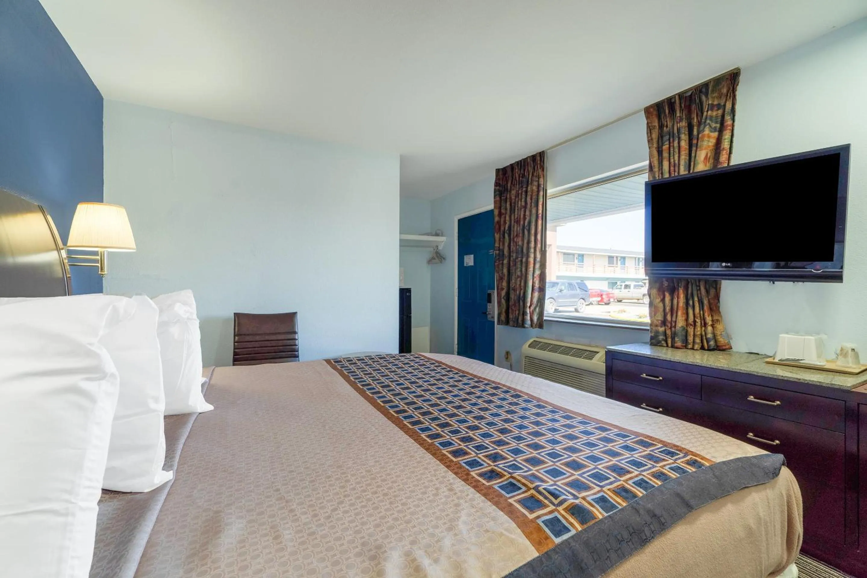 Bedroom, Bed in Budget Inn by OYO Frederick US-183