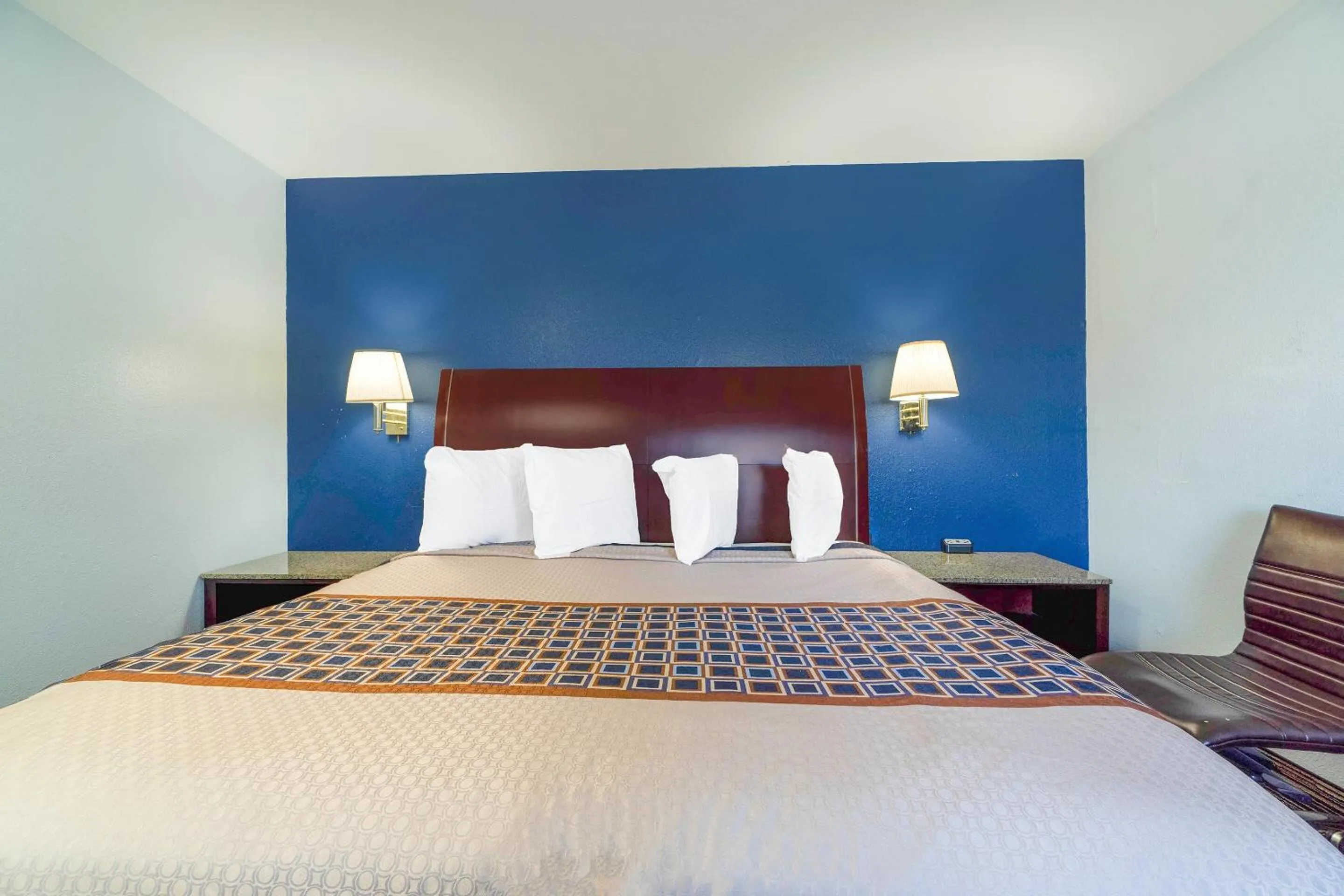 Bedroom, Bed in Budget Inn by OYO Frederick US-183