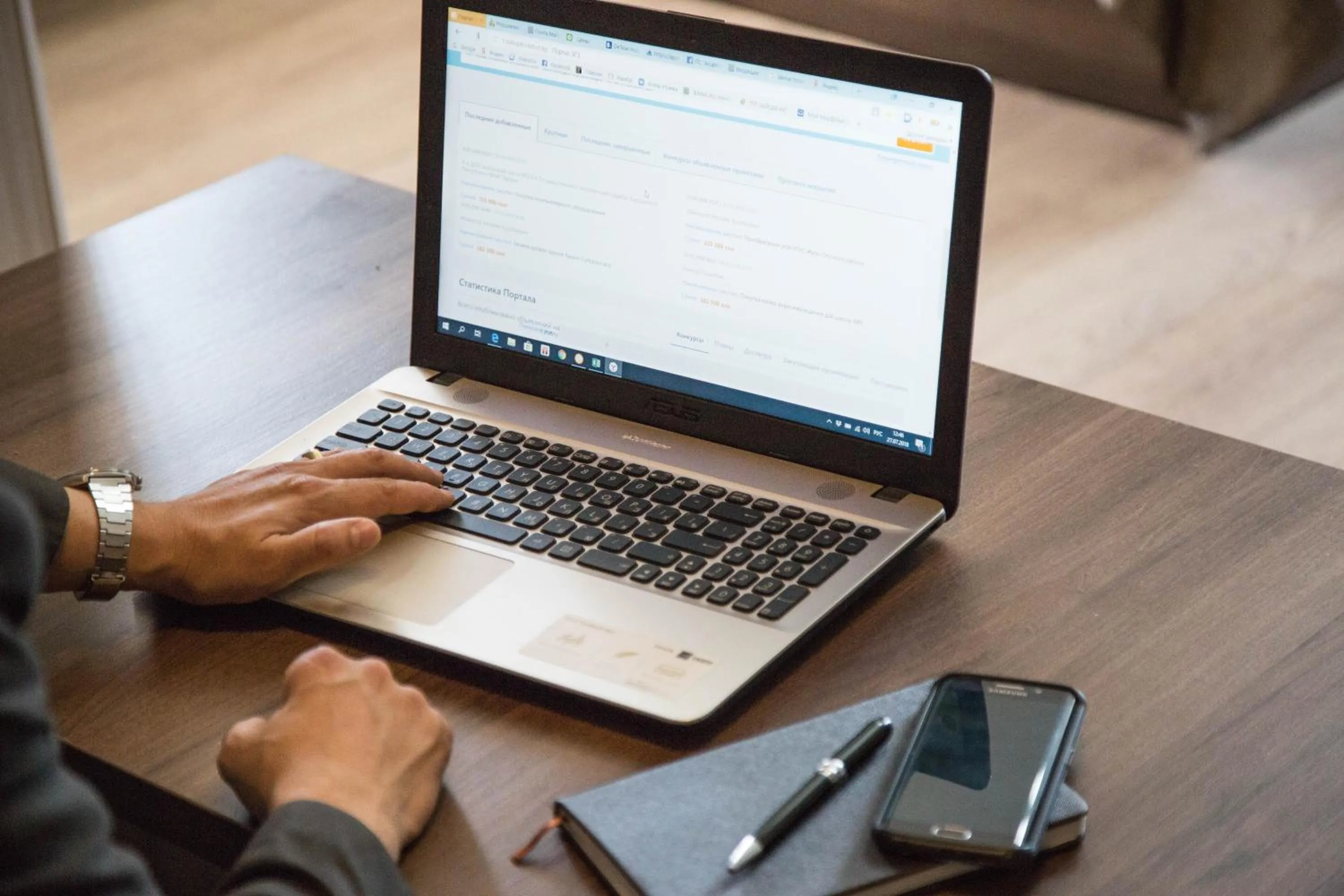 Decorative detail in De'Mar Hotel