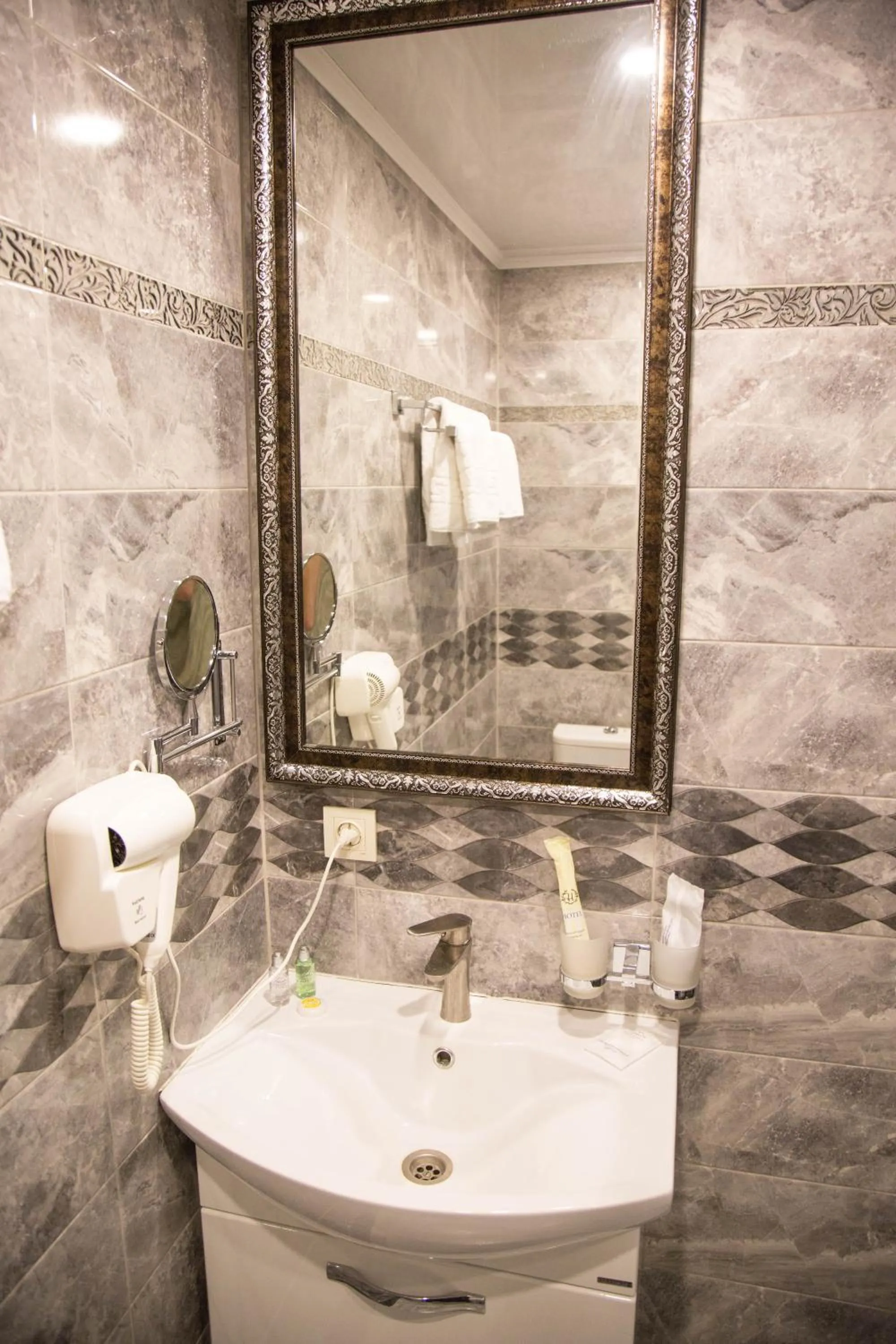 Toilet in De'Mar Hotel