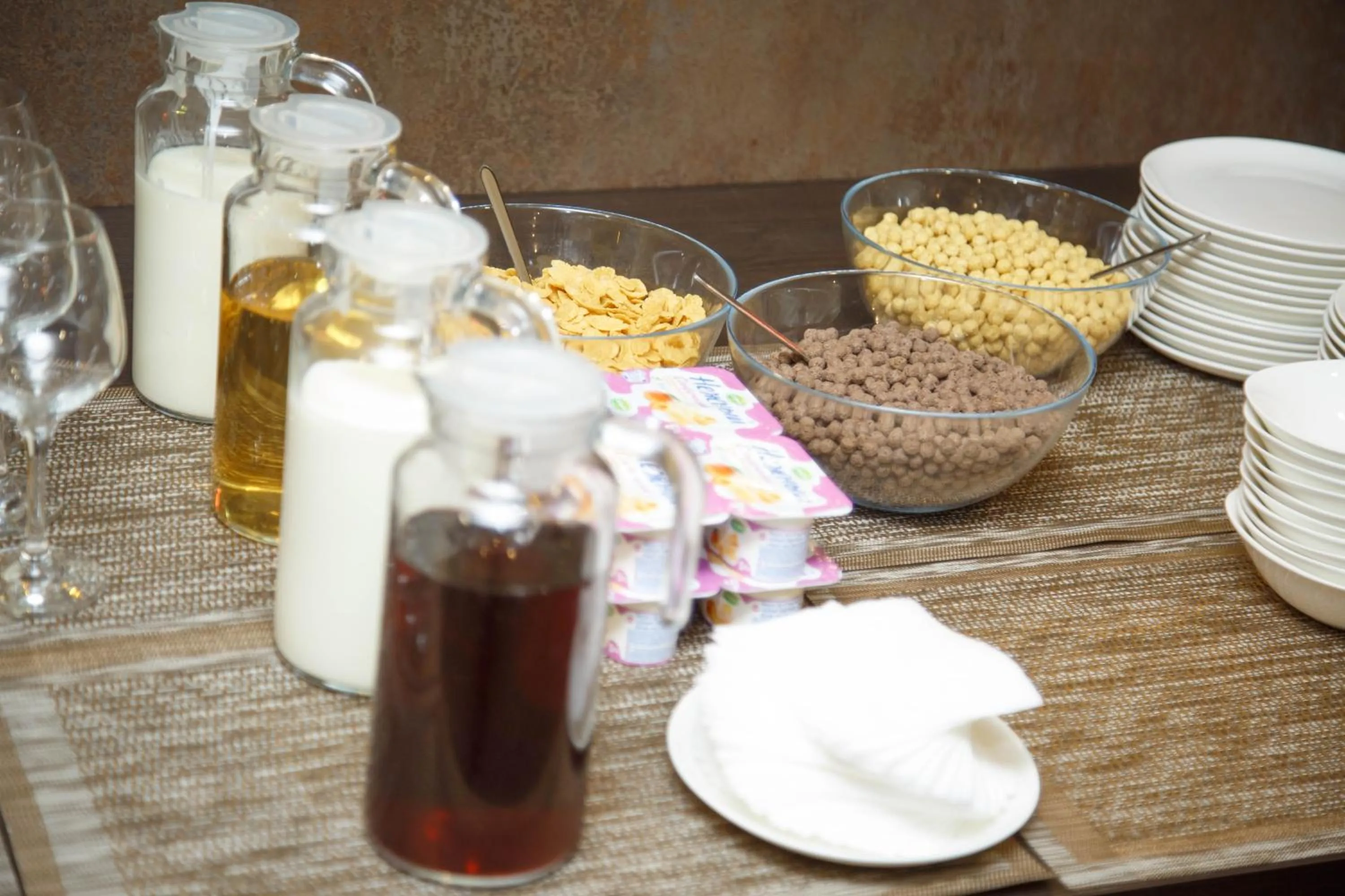 Restaurant/places to eat in De'Mar Hotel