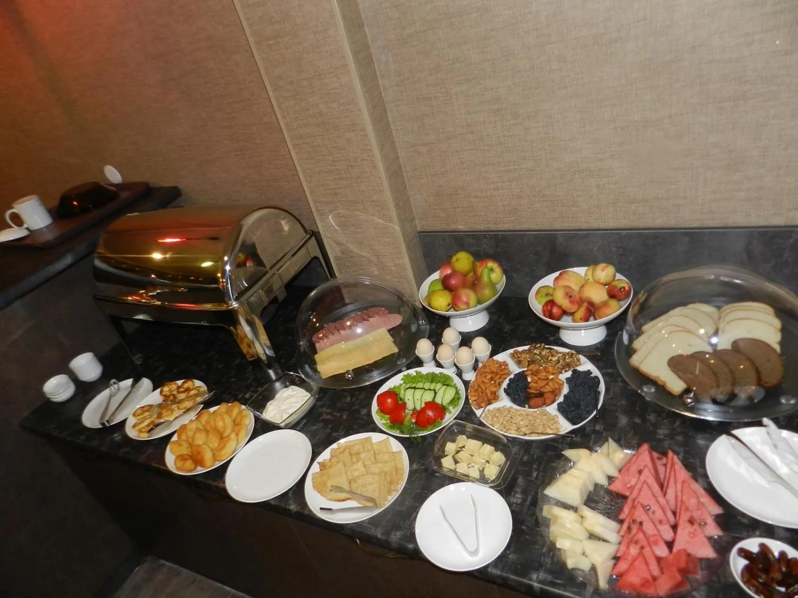 Restaurant/places to eat in De'Mar Hotel