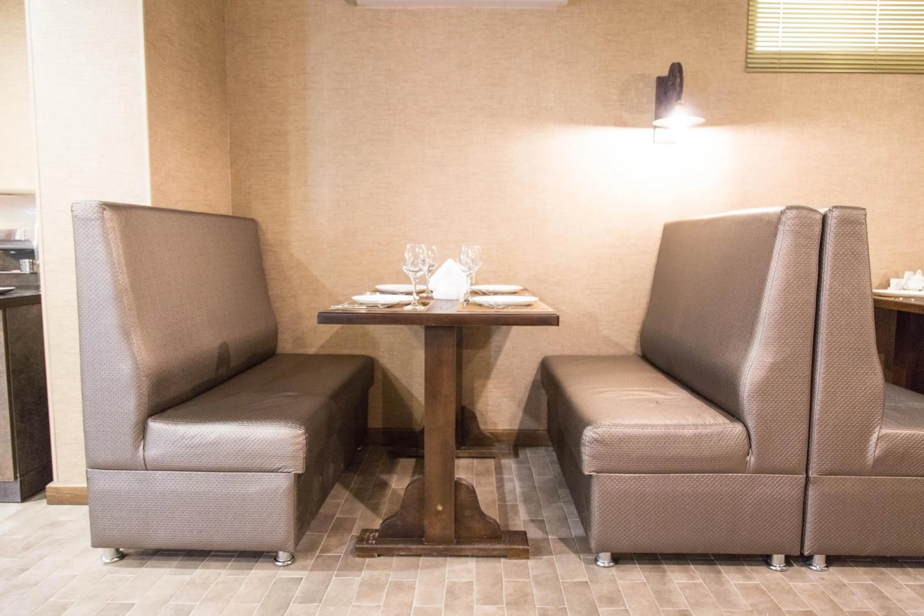 Restaurant/places to eat in De'Mar Hotel