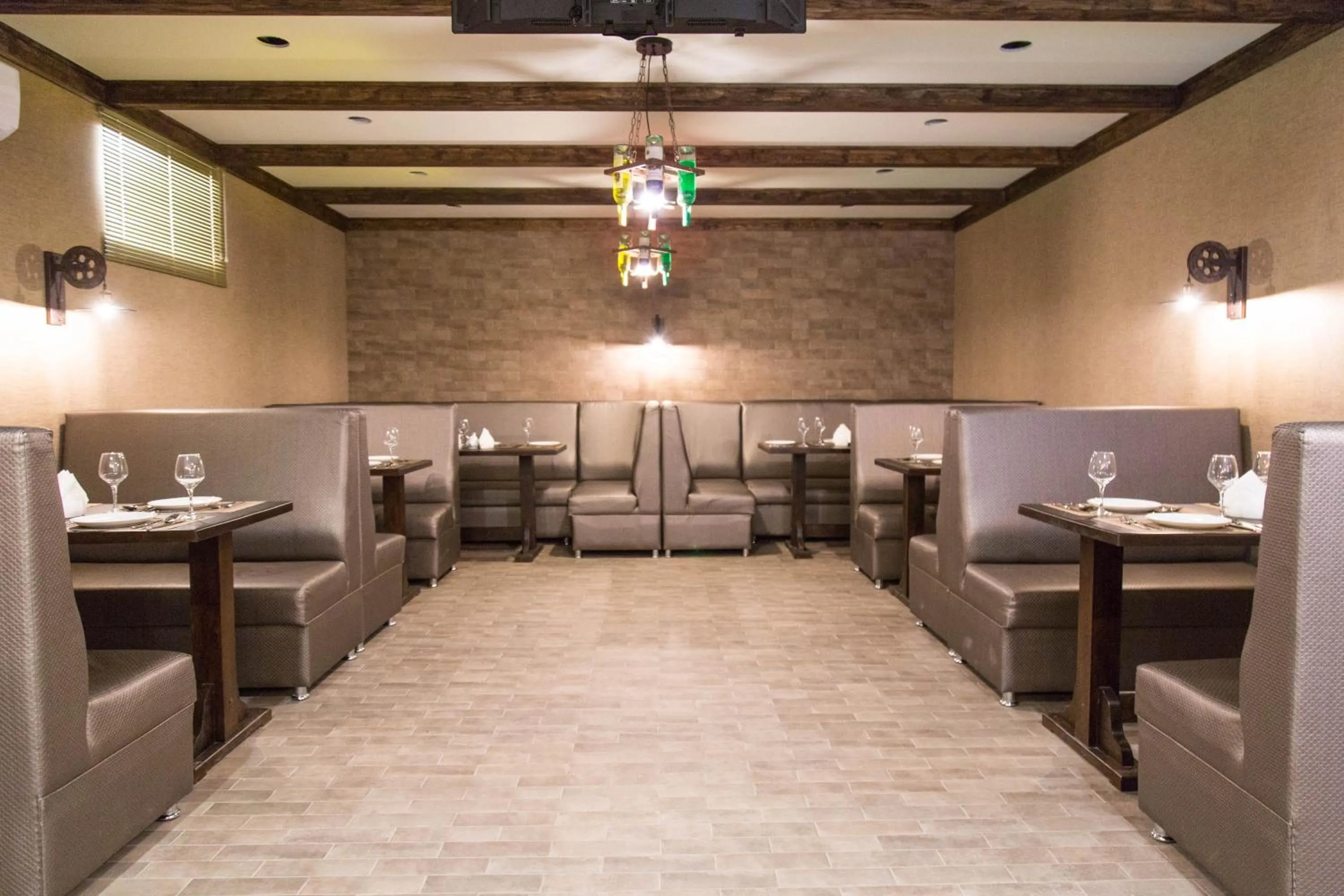 Restaurant/places to eat in De'Mar Hotel