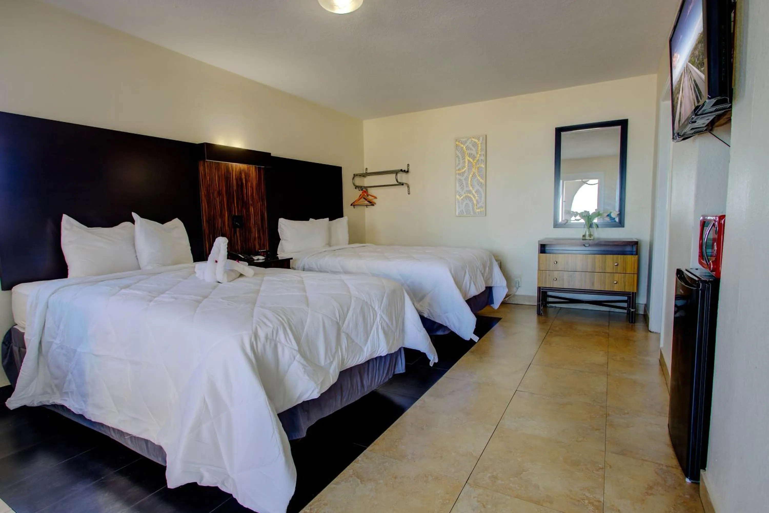 Bed in La Bella Inn - POOL OPEN