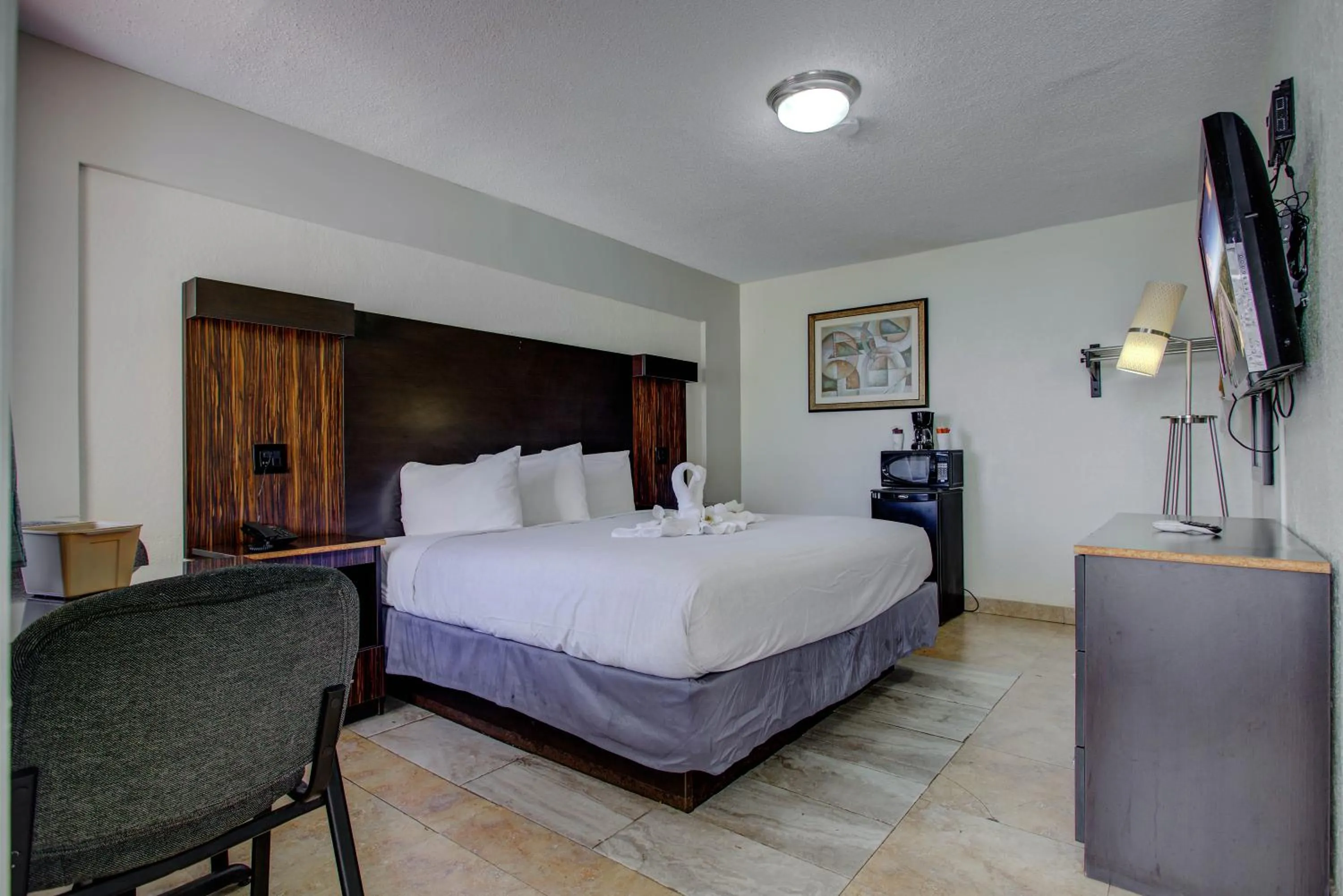 Bed in La Bella Inn - POOL OPEN