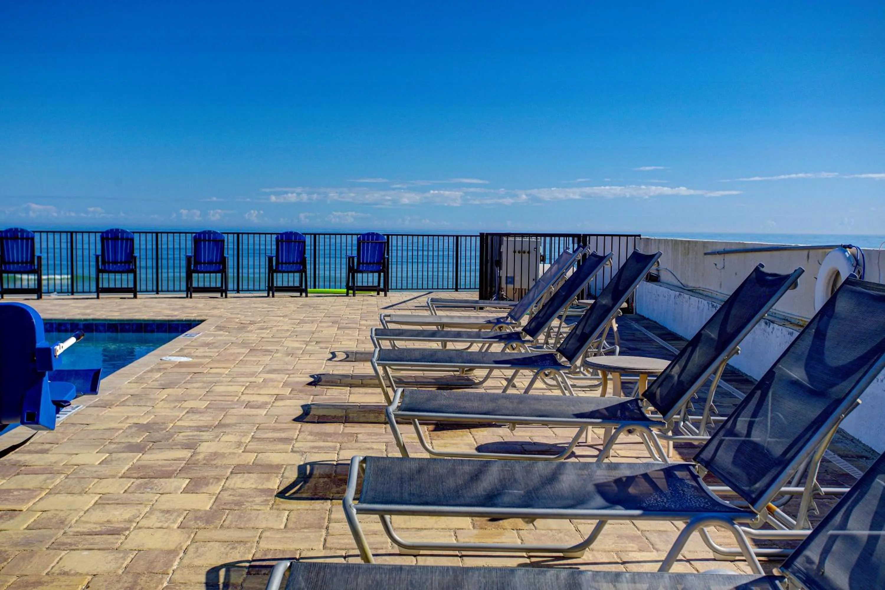 Day in La Bella Inn - POOL OPEN