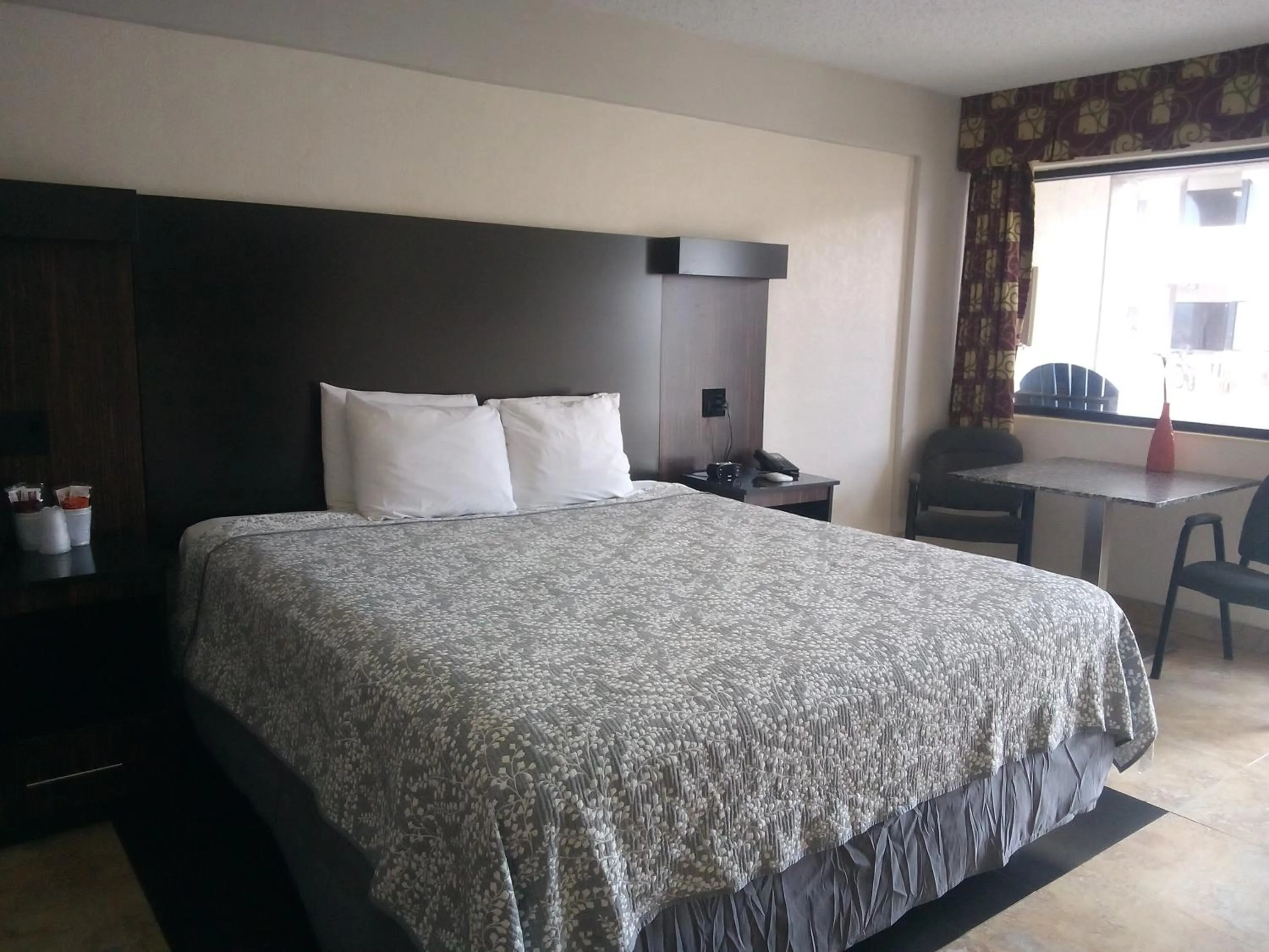 Photo of the whole room, Bed in La Bella Oceanfront Inn - Daytona