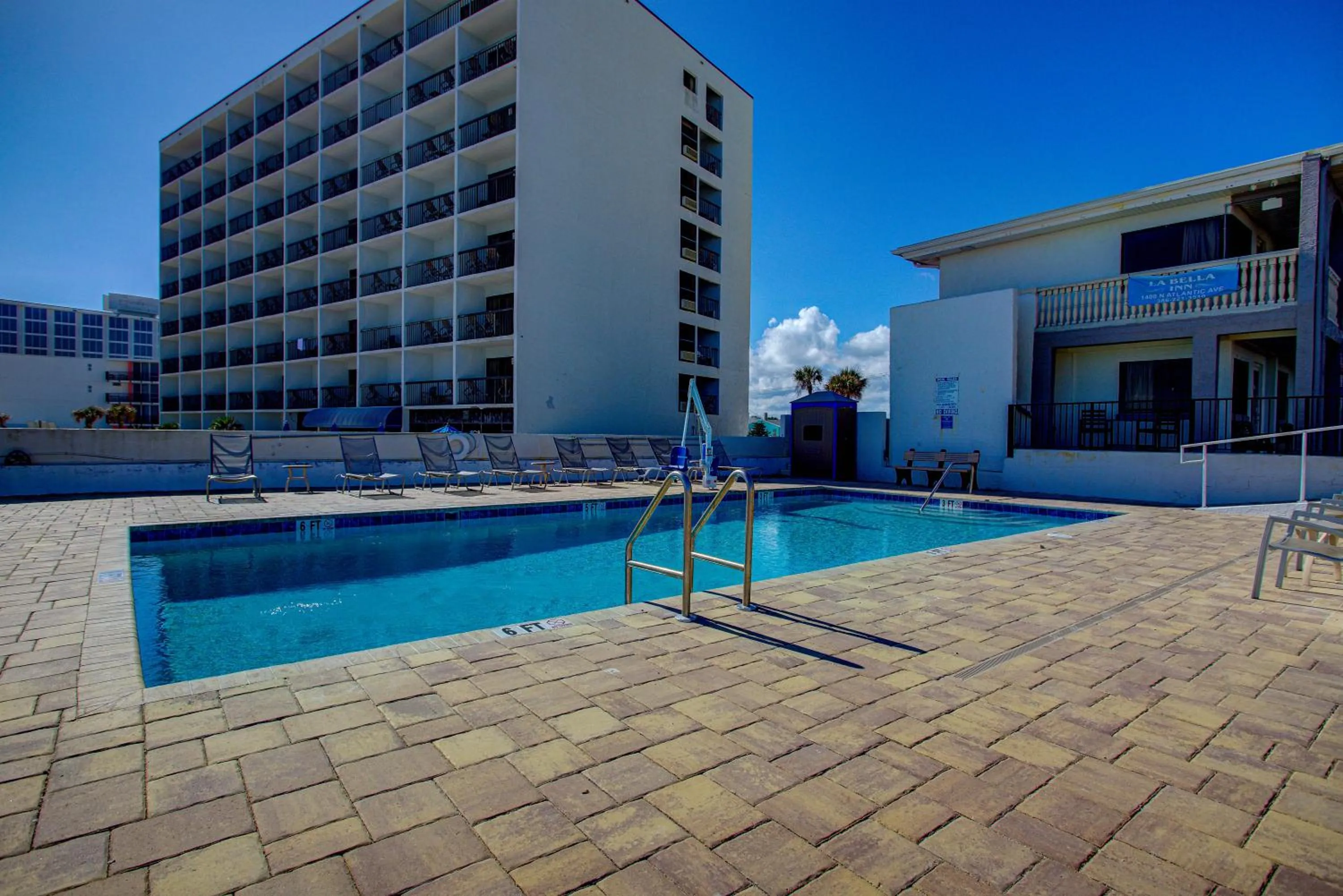 Swimming pool in La Bella Inn - POOL OPEN