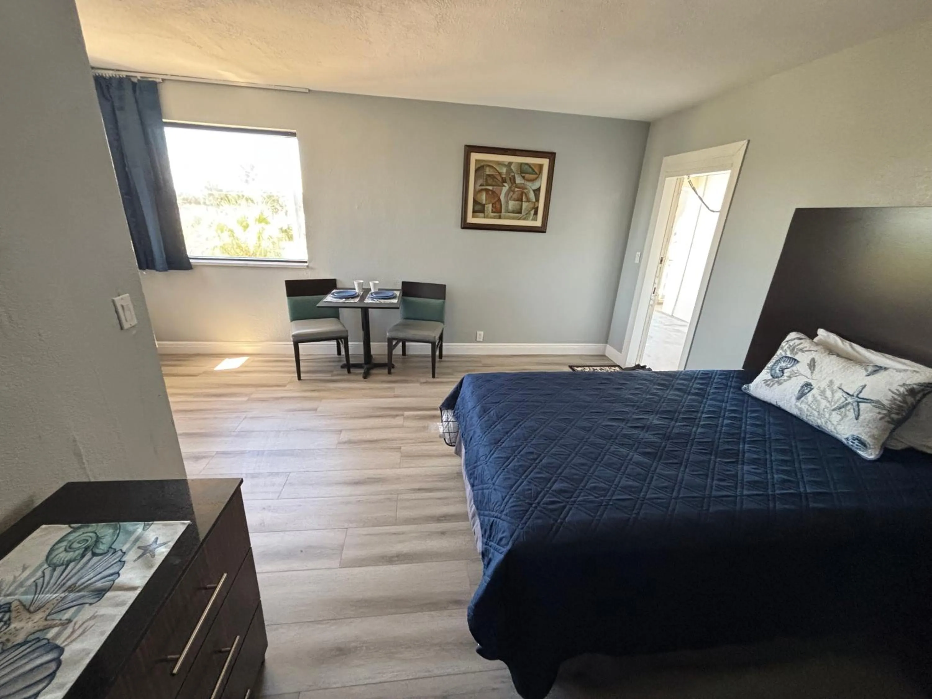 Bed in La Bella Oceanfront Inn - Daytona