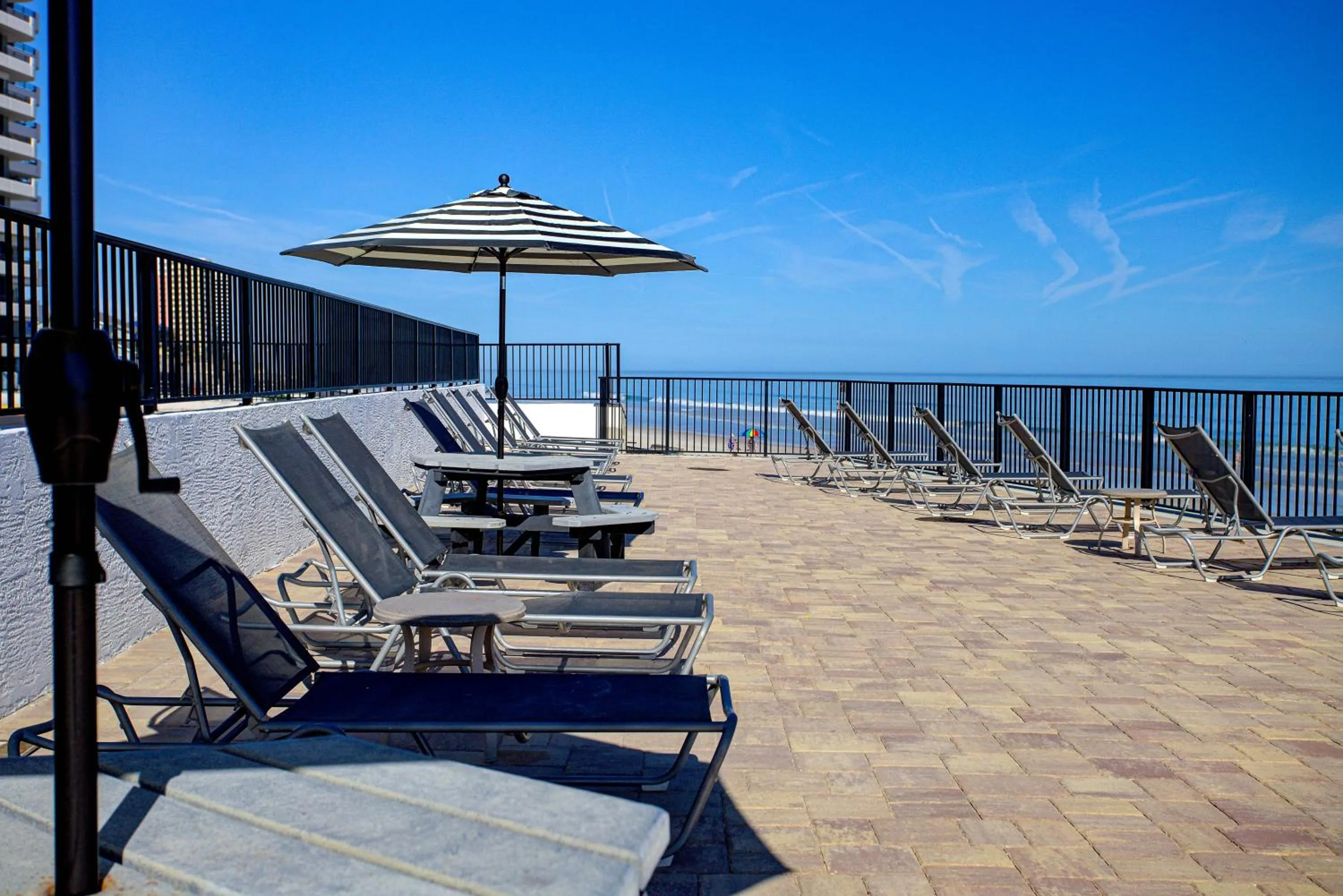 Day in La Bella Inn - POOL OPEN