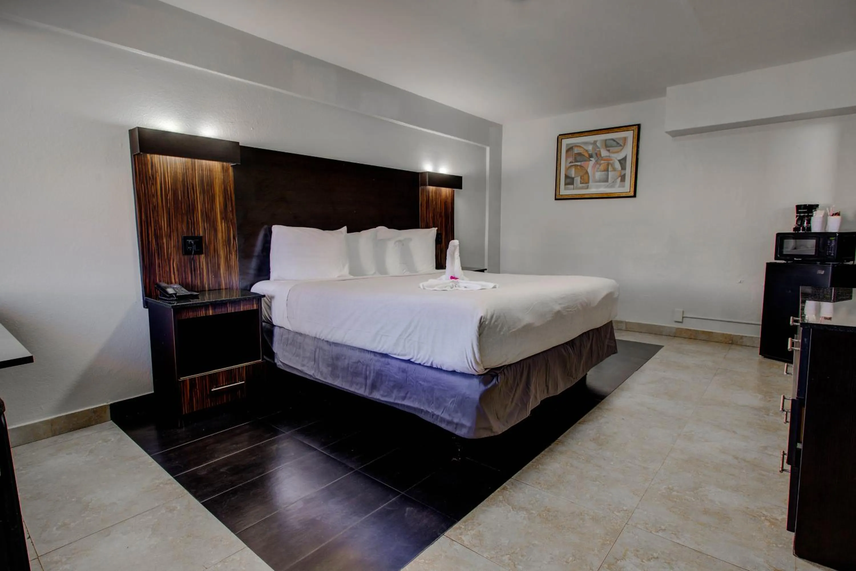 Bed in La Bella Inn - POOL OPEN